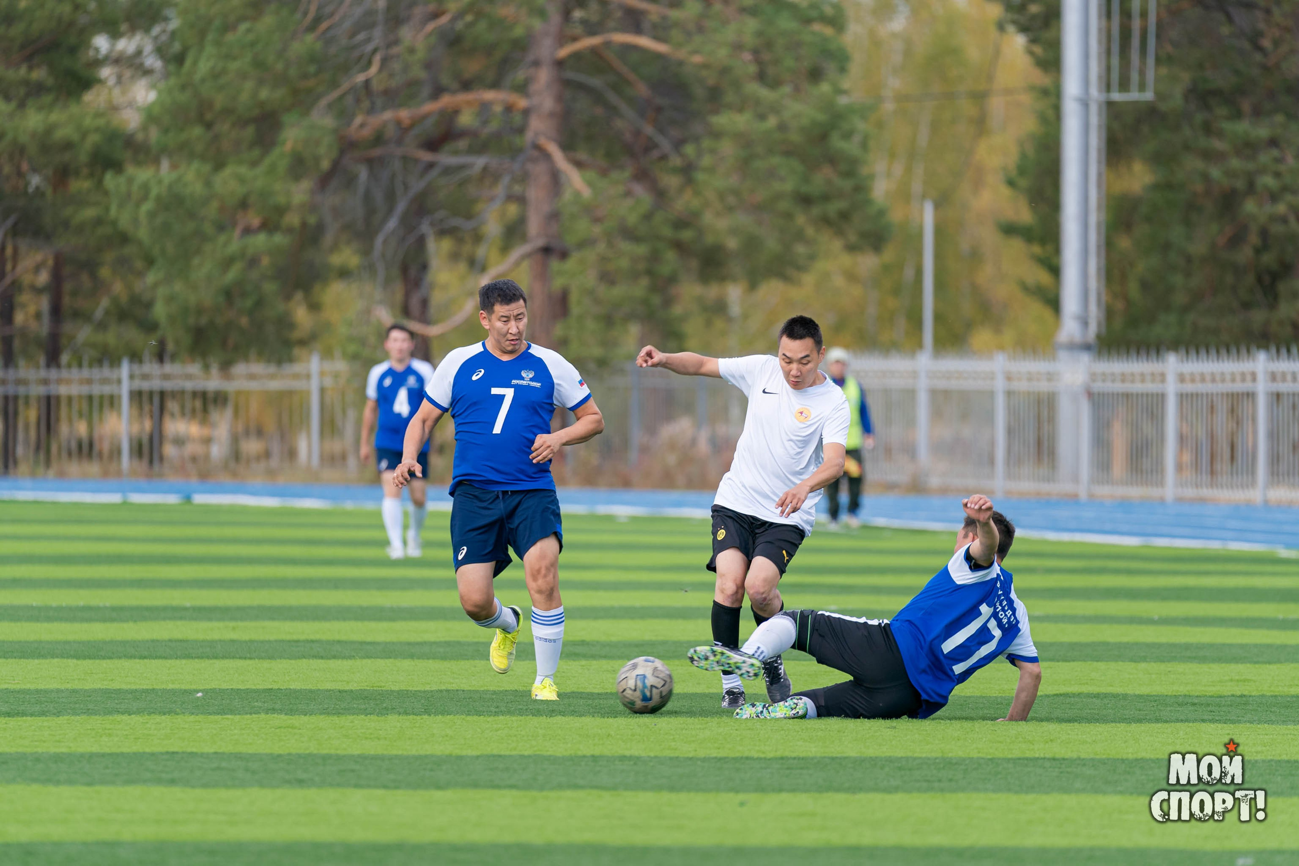 Товарищеская игра по футболу между командами ФКУ Упрдор «Вилюй», МР «Горный улус» и ООО «Мегинские автомагистрали». Студия «Мой Спорт!» — все о спорте в Якутии