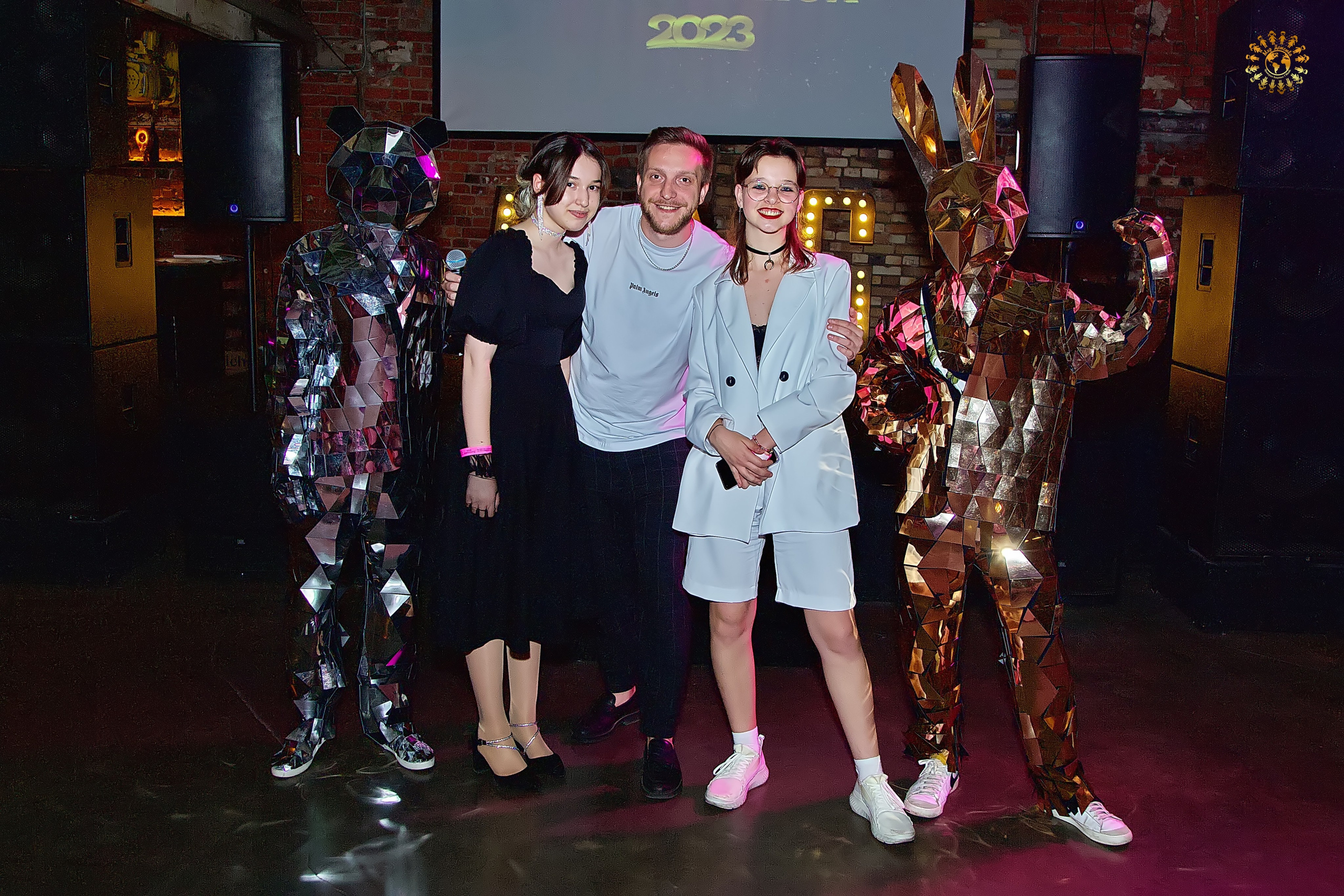 Выпускной 2023 (9-й класс, школа № 46). Loft Urban. Москва. Репортажная съемка в Москве и области. Анималистика