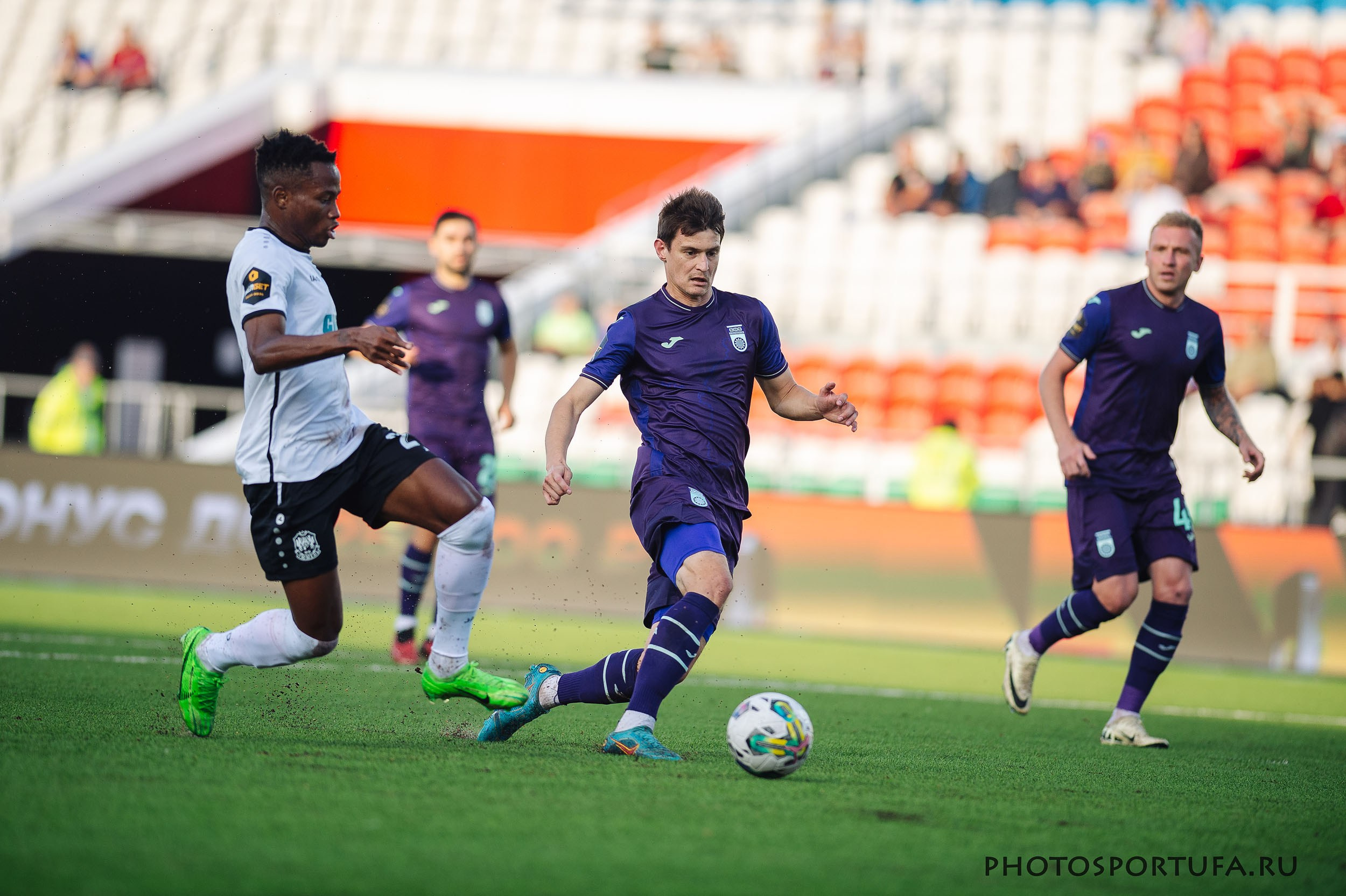 Россия — МЕЛБЕТ — Первая Лига. 4 -й тур «ФК УФА» — ФК «Тюмень». Спортивный фотограф в Уфе Евгений Буров