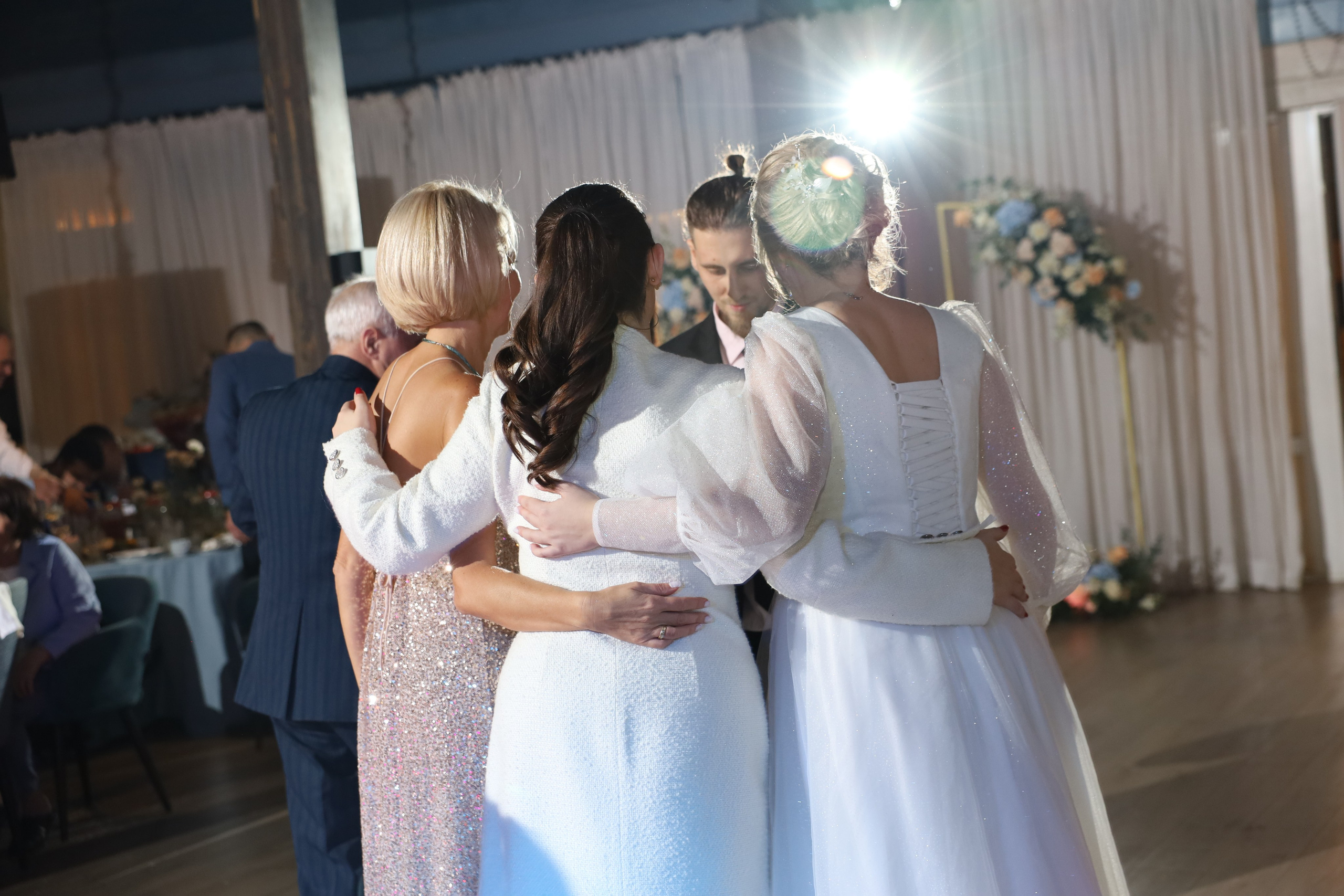 𝒜𝓇𝓉𝑒𝓂 & 𝐿𝓎𝓊𝓈𝓎𝒶 (𝓇𝑒𝓈𝓉𝒶𝓊𝓇𝒶𝓃𝓉). 𝑀𝑜𝓈𝒸𝑜𝓌. Свадебный фотограф в Санкт-Петербурге