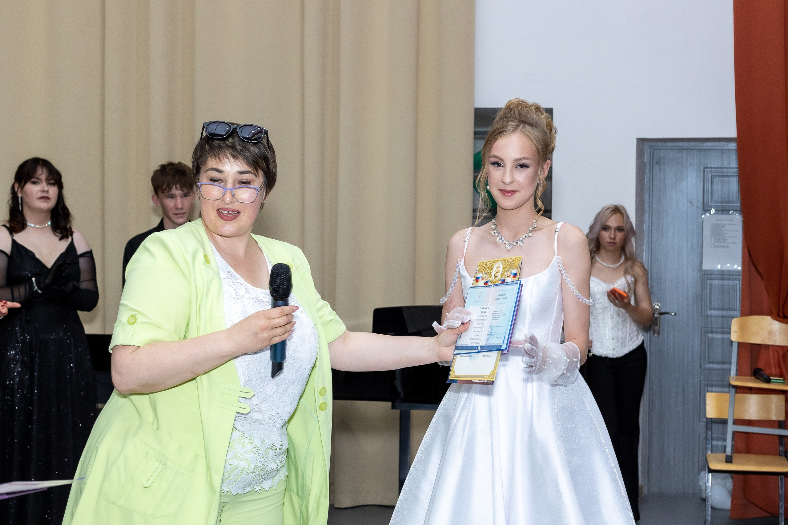 Вручение аттестата 2025. Выпускные альбомы Майкоп, Краснодар Елена Золотарева