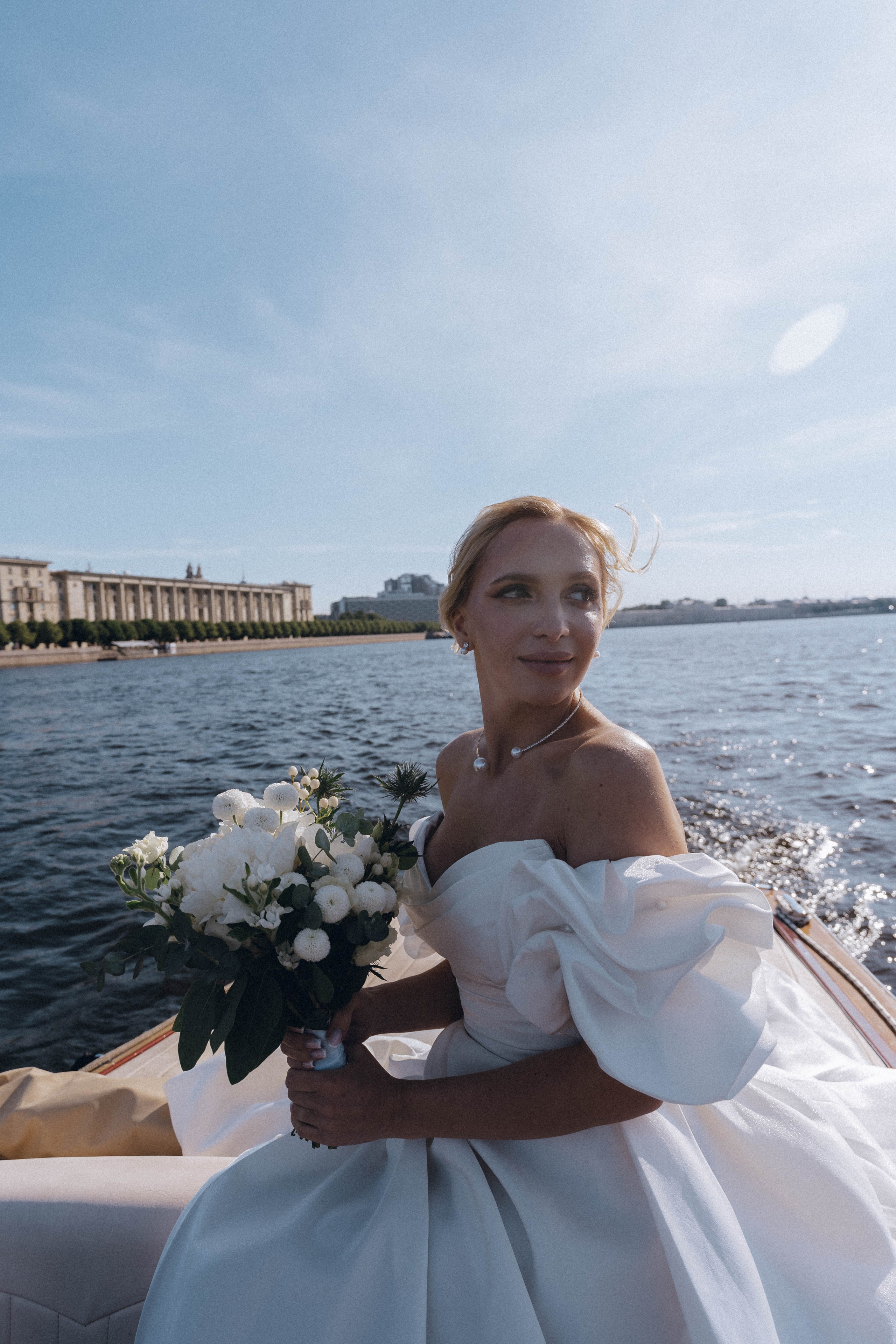 СВАДЕНБНАЯ СЬЕМКА НА КАТЕРЕ ПО КАНАЛАМ САНКТ-ПЕТЕРБУРГА И В АКВАТОРИИ НЕВЫ. Профессиональный фотограф, Санкт-Петербург — Виктория Богомолова