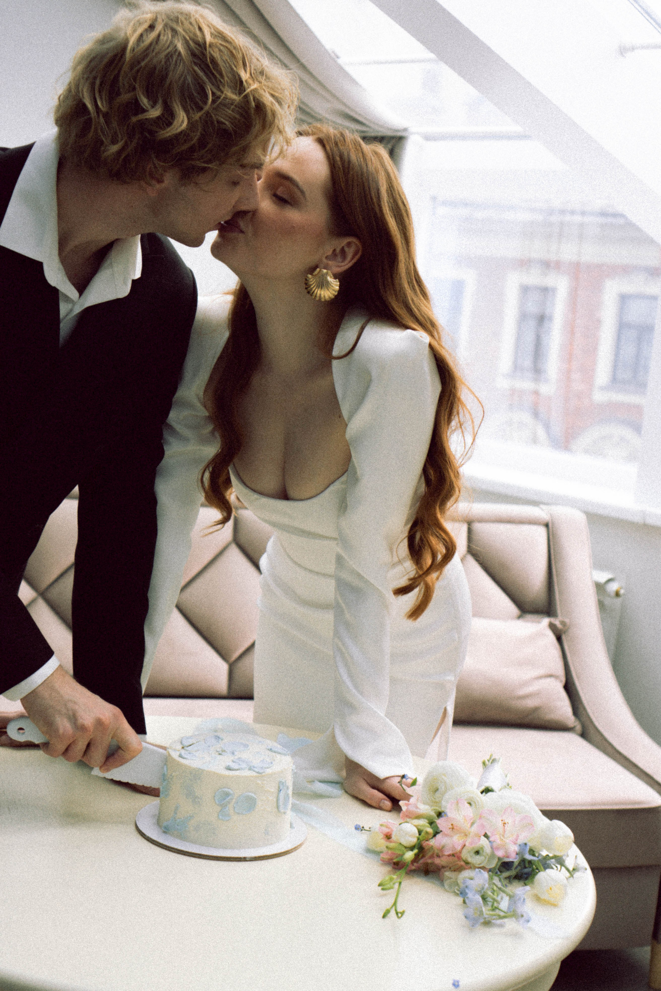 СВАДЕБНАЯ СЬЕМКА В ОТЕЛЕ. СБОРЫ ЖЕНИХА И НЕВЕСТЫ И ТАКЖЕ ТОР И ПОДГОТОВКА К ПРОГУЛКЕ. Профессиональный фотограф, Санкт-Петербург — Виктория Богомолова