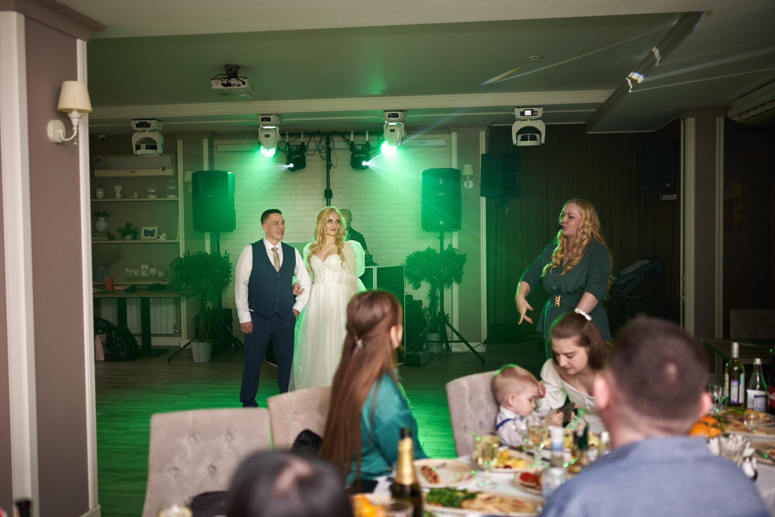 Фотограф Старый Оскол, Губкин. Свадебная фотосессия, доступная цена. Профессиональный фотограф Старый Оскол, Губкин — свадьба, венчание, крещение, юбилей и день рождения