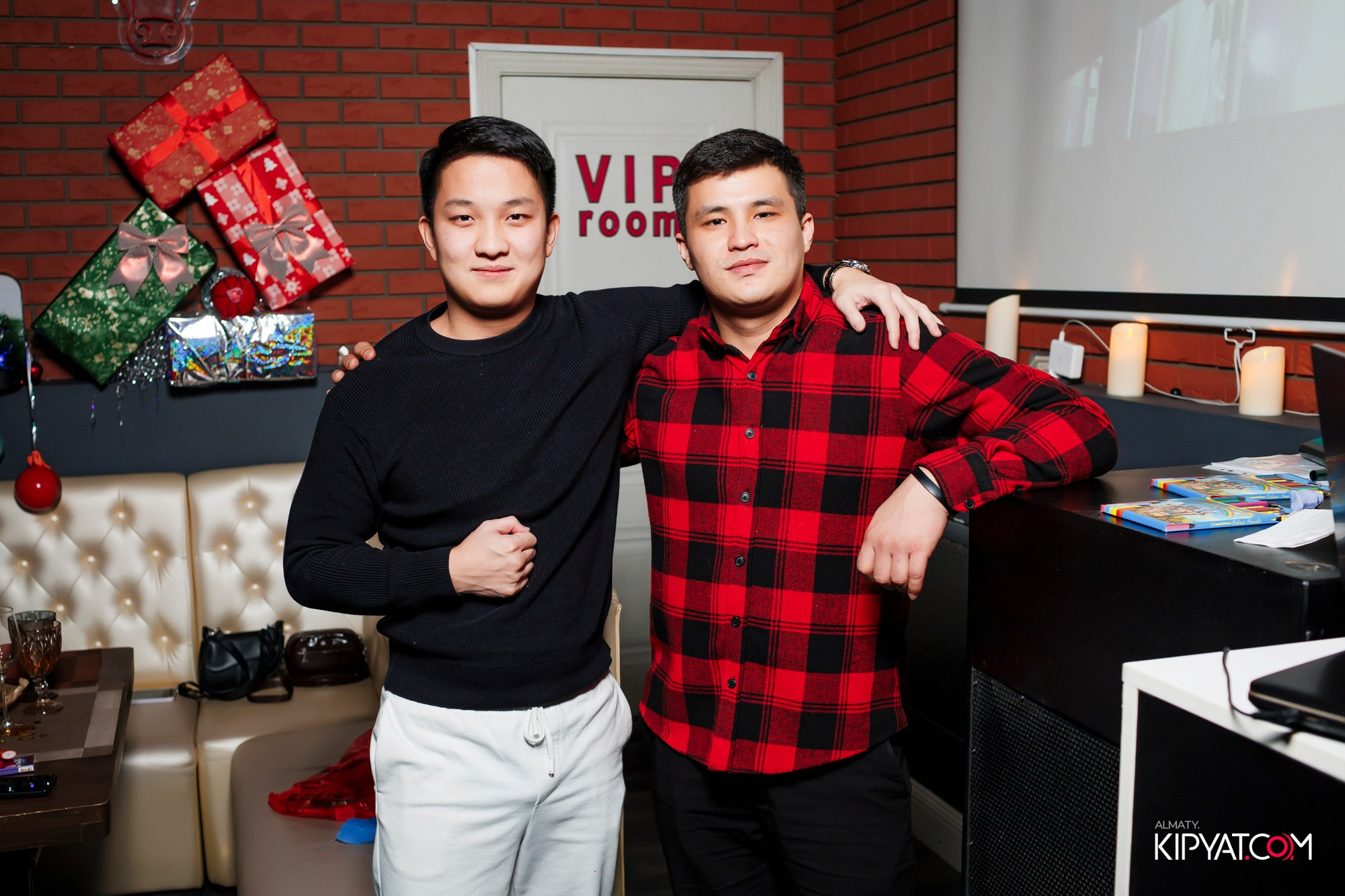 BIRTHDAY KARAOKE THE WALL STREET. КИПЯТКОМ АЛМАТЫ! Фотосъемка мероприятий в Алматы