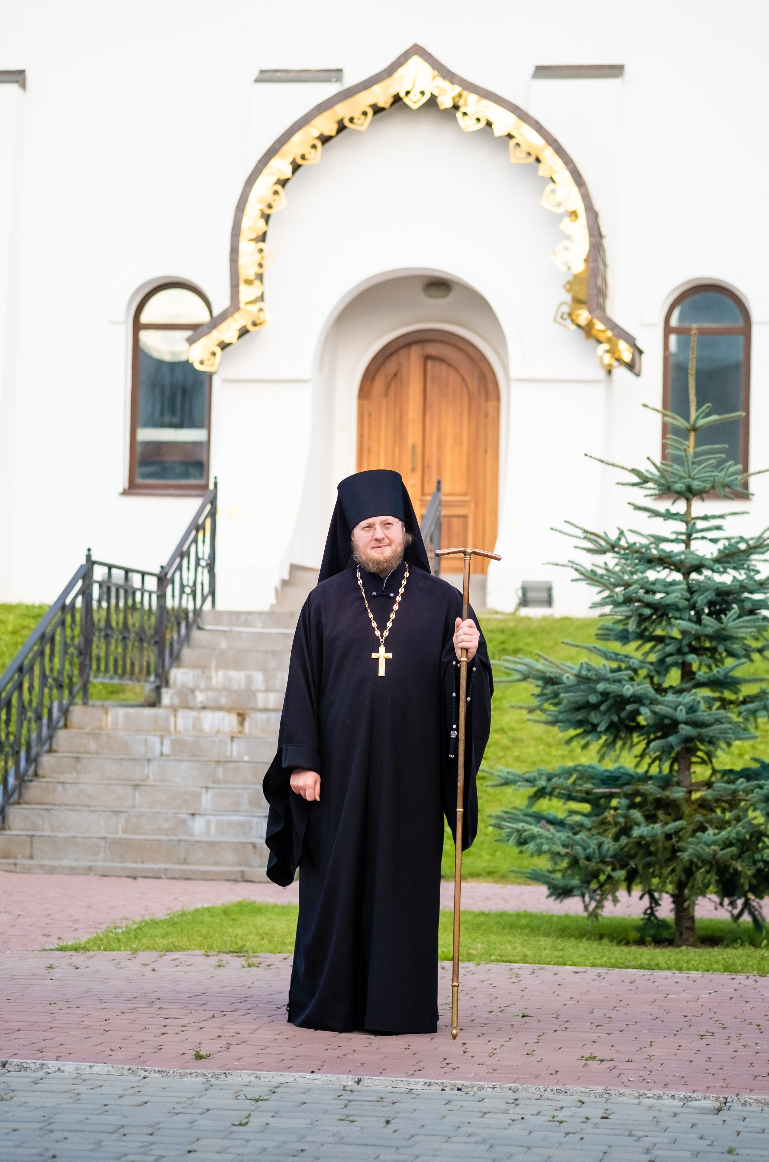 Свято Успенский мужской монастырь церковь храм поп монах батюшка православная служба репортаж Красноярск набережная берег Енисея посёлок Удачный профессиональный фотограф что посмотреть где побывать достопримечательность индивидуальная экскурсия авторский фото тур гид по Красноярску трансфер на авто заказать цена стоимость описание услуг для туристов