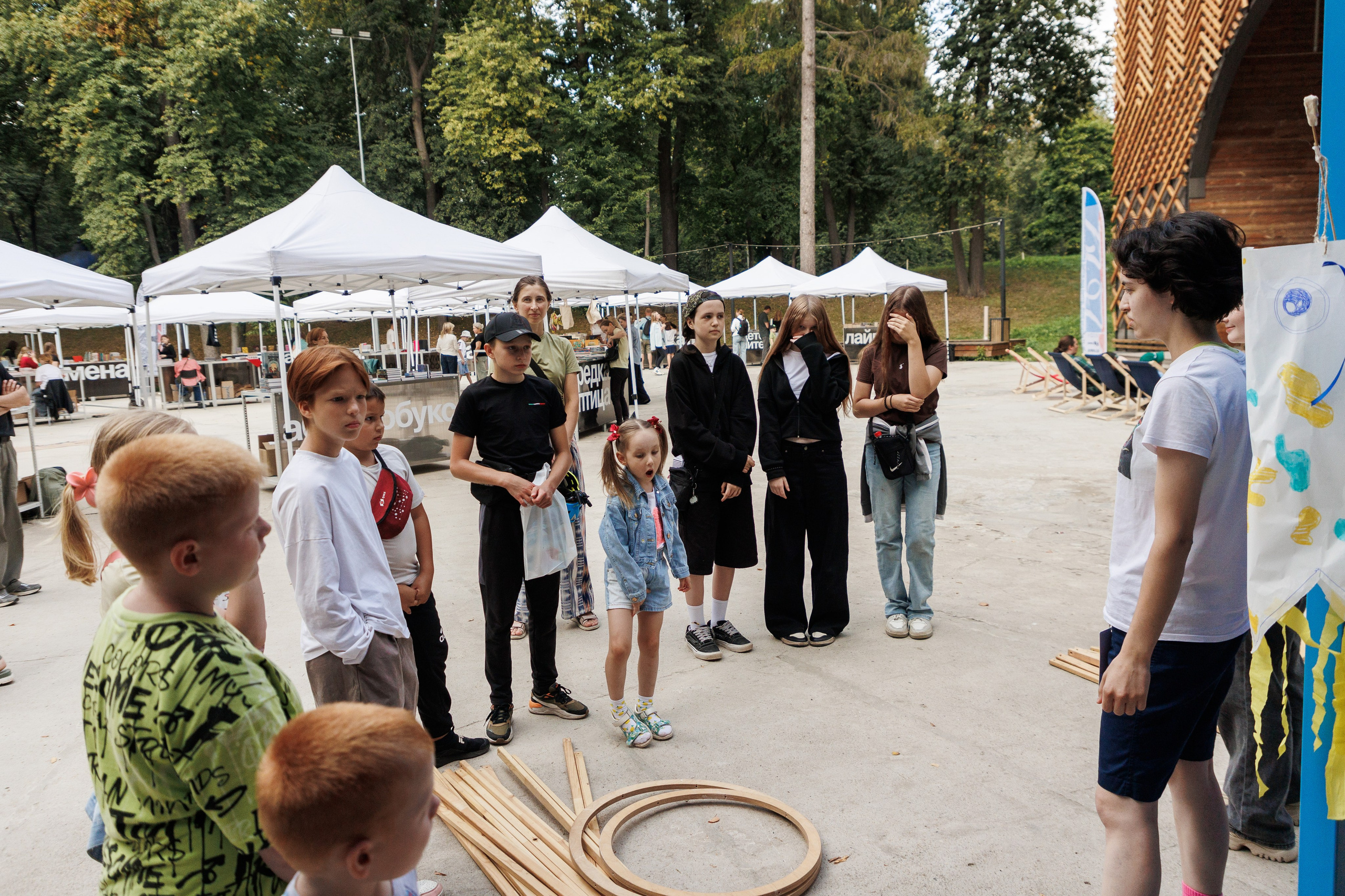 Книжный фестиваль «Смены» в Выксе 2025. Фотограф городских и семейных событий Артем Карпухин