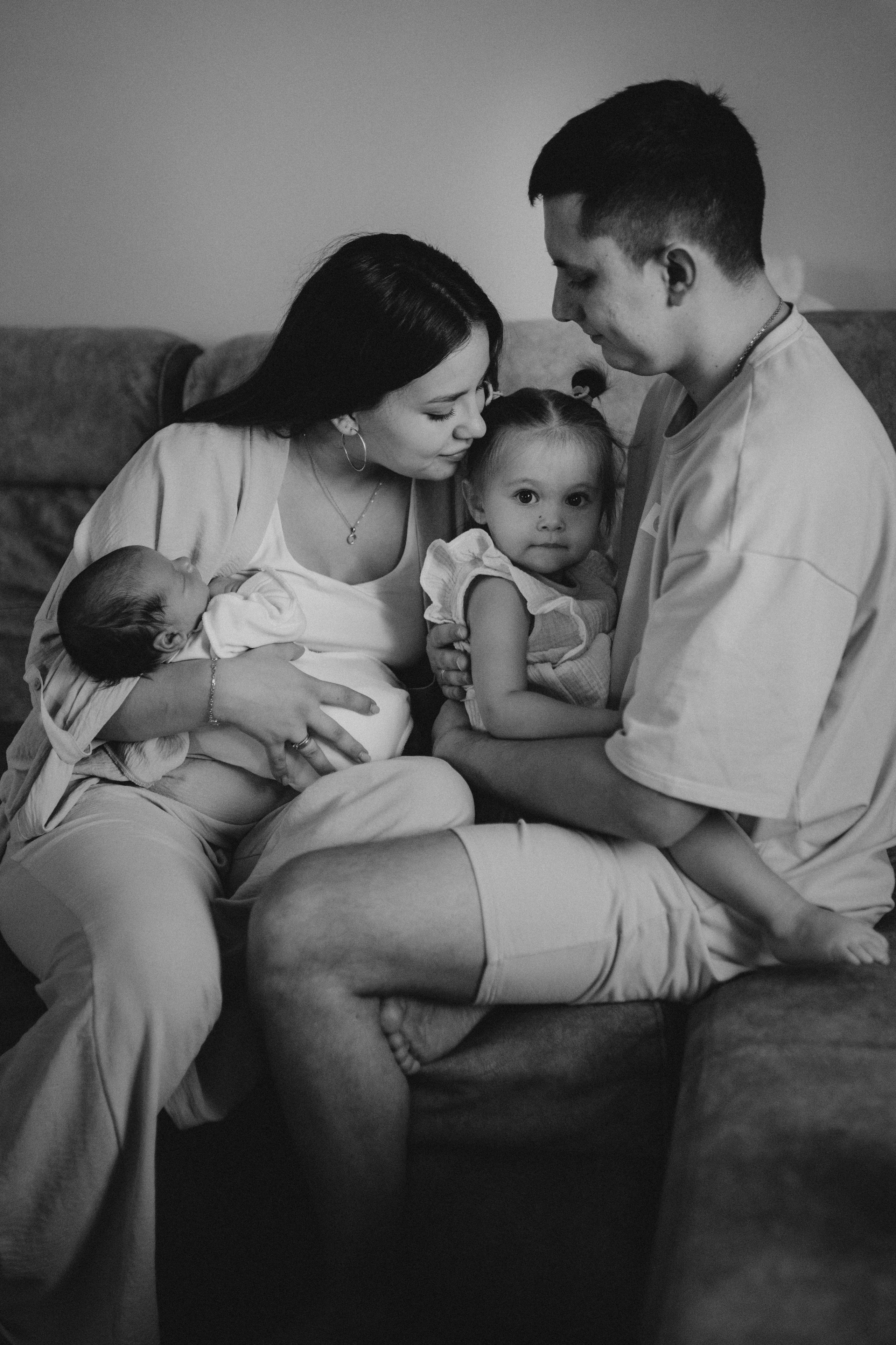 Яна, Толя, София (2 года) и Сережа (1 неделя). Семейный и детский фотограф Красноярск Иркутск Денк Анна