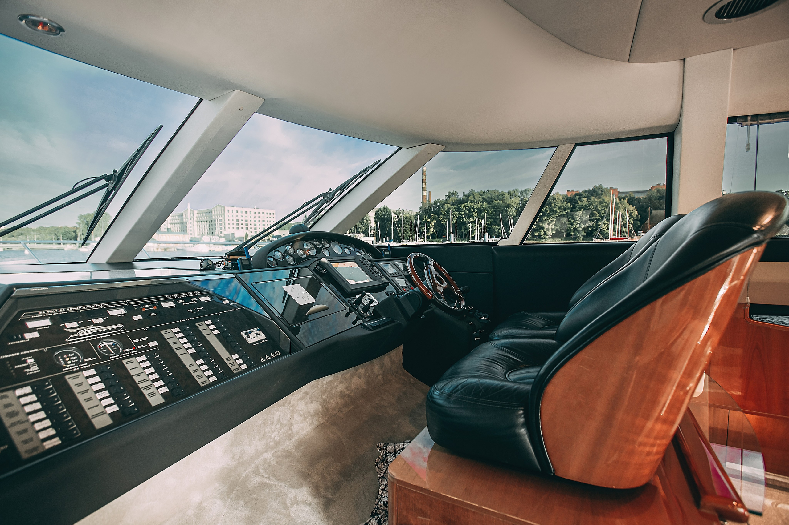 Яхта Princess 57 Esperanza. SPB Rent Boats|аренда катеров и теплоходов