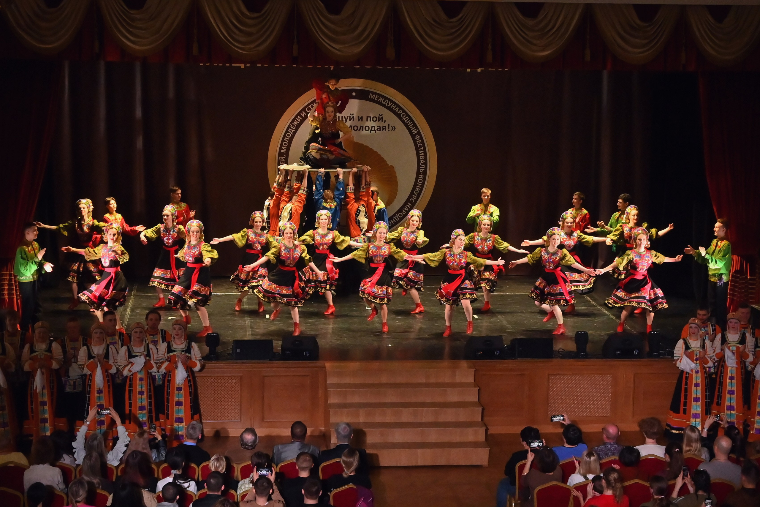 Гала-концерт. Танцуй и пой, Россия Молодая! 22.04.2024. Профессиональный фотограф в Москве Алёна Котова