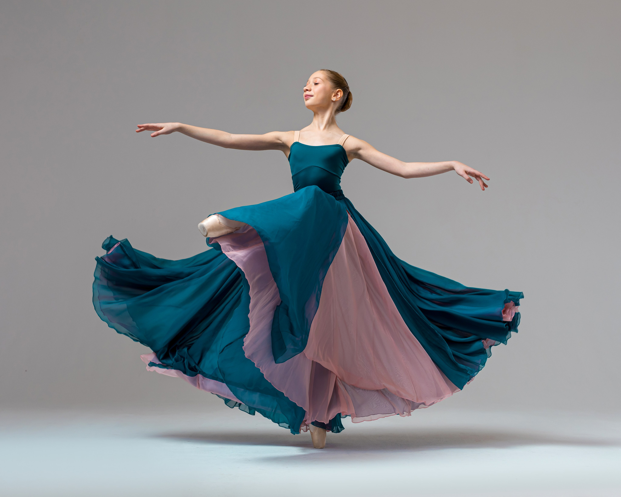 Изумрудно-розовая двухсторонняя юбка напрокат. Балетный фотограф Алина Ханько. Балетный фотограф Алина Ханько — Душа Балета
