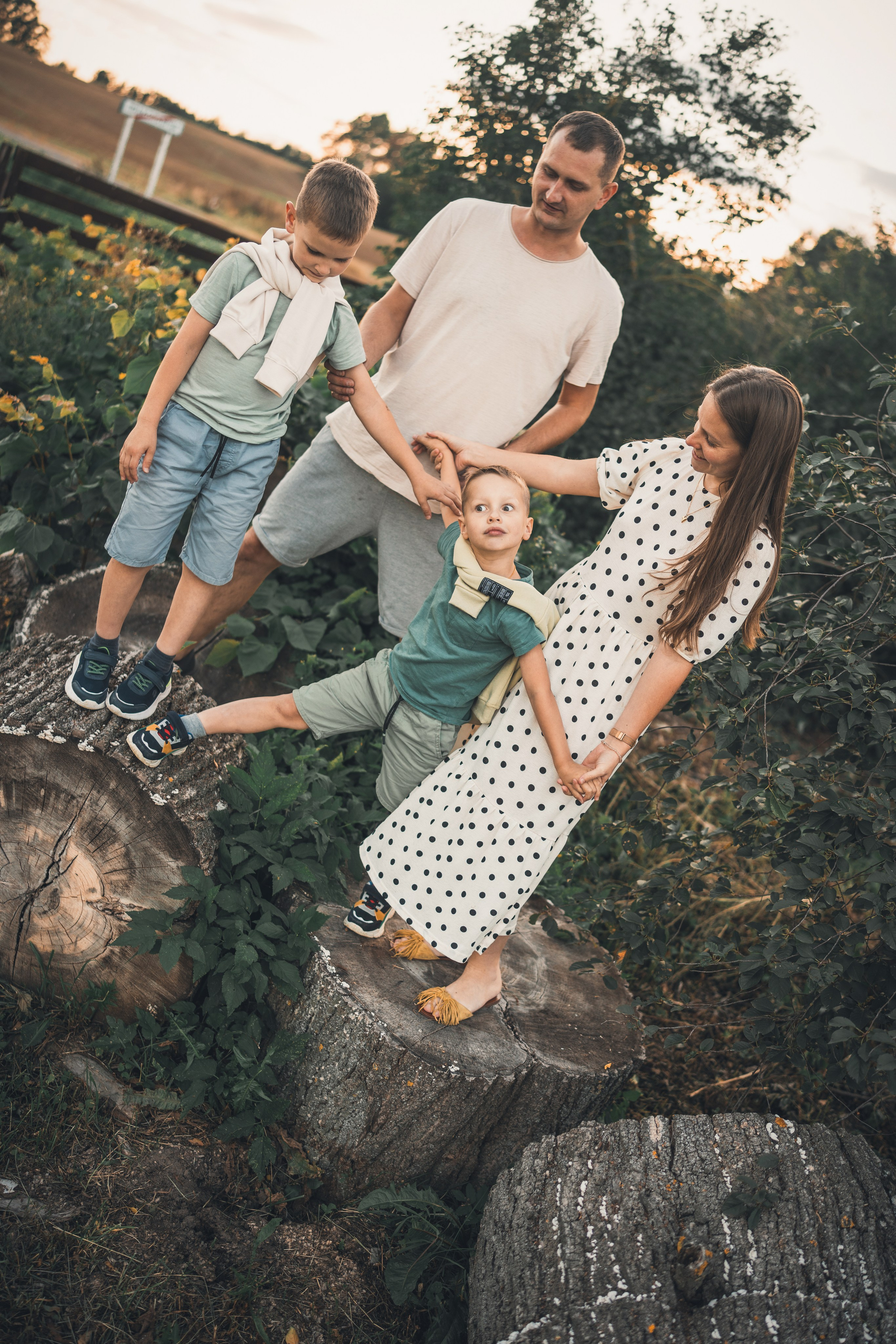 СЪЕМКА НА УЧАСТКЕ. Семья Юлии. Фотограф Марта Козел. Гродно, Беларусь