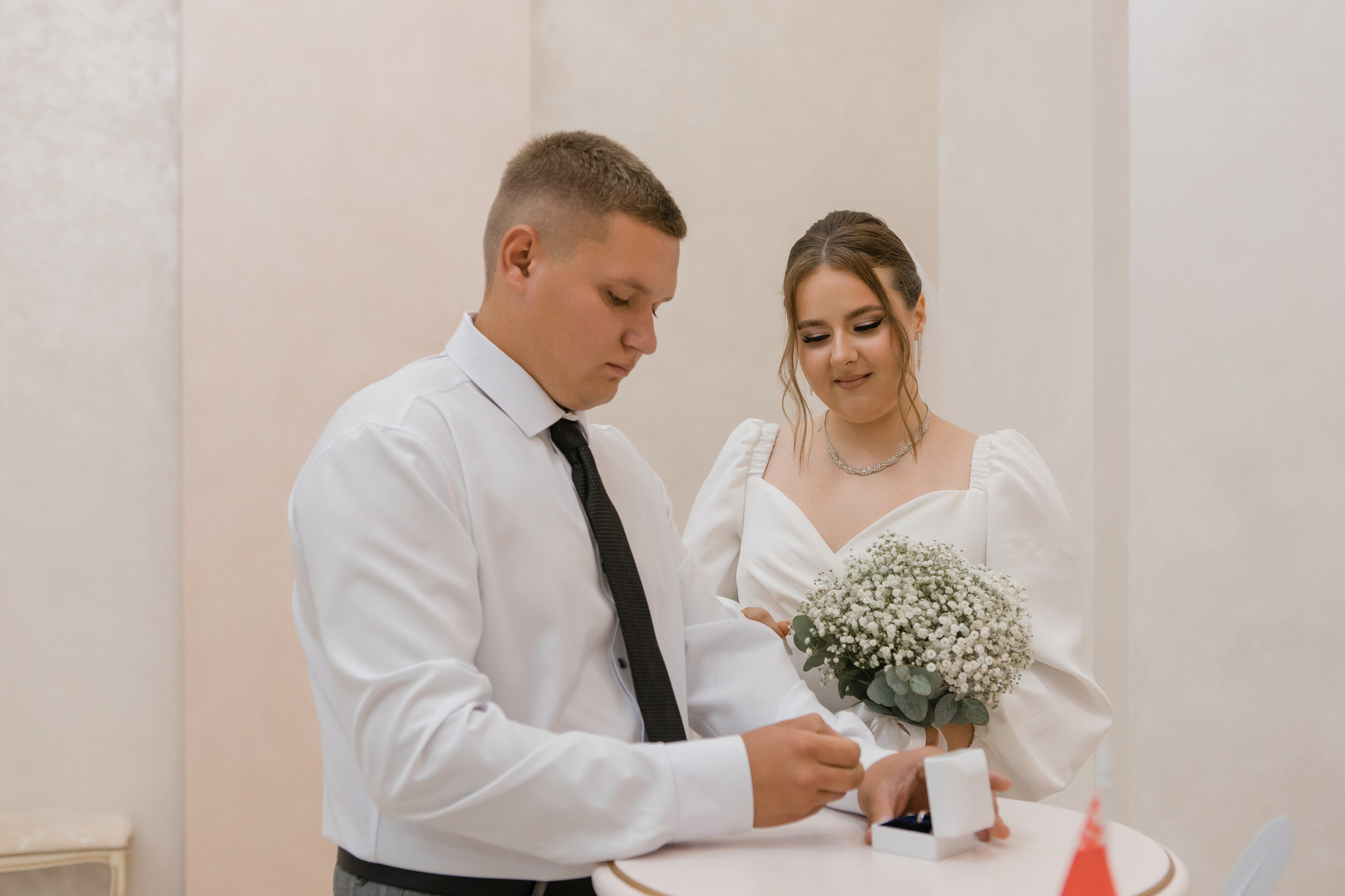 Отдел ЗАГС Администрации Московского района. Видеосъемка и фотосъемка свадеб. Фотограф и оператор на свадьбу. Видеосъемка подкастов, собственная видео-фотостудии. Предметная фотосъемка