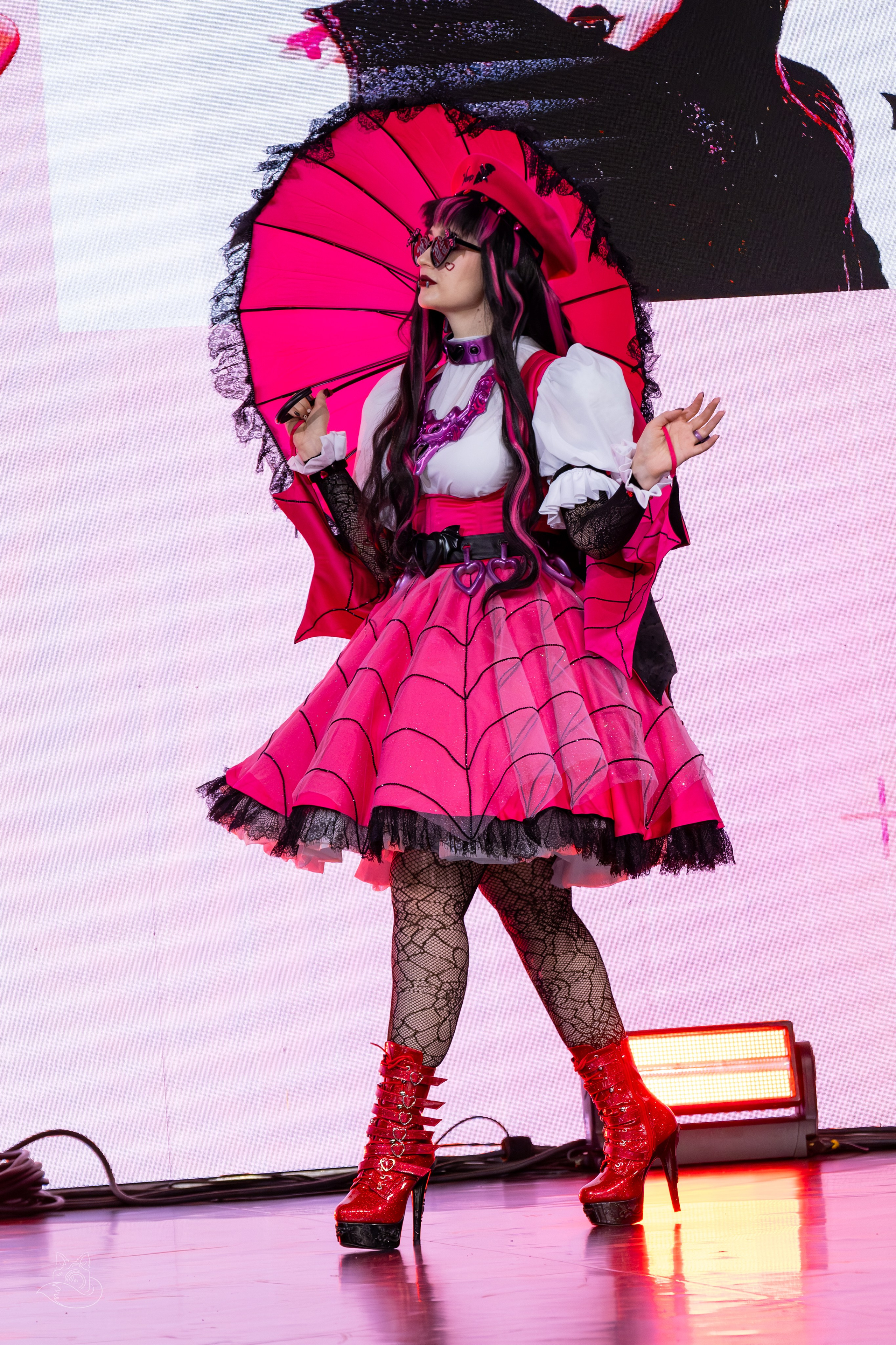 Сцена РЭД ЭКСПО 2024. Косплей фотограф