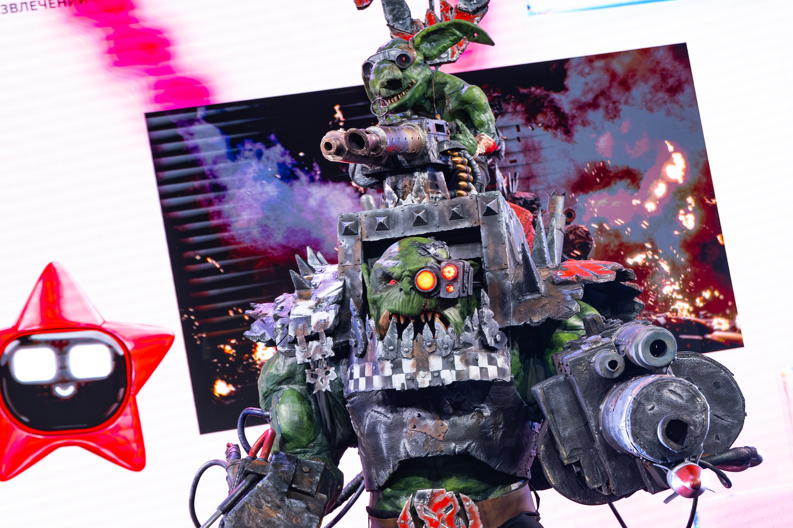 Сцена РЭД ЭКСПО 2024. Косплей фотограф