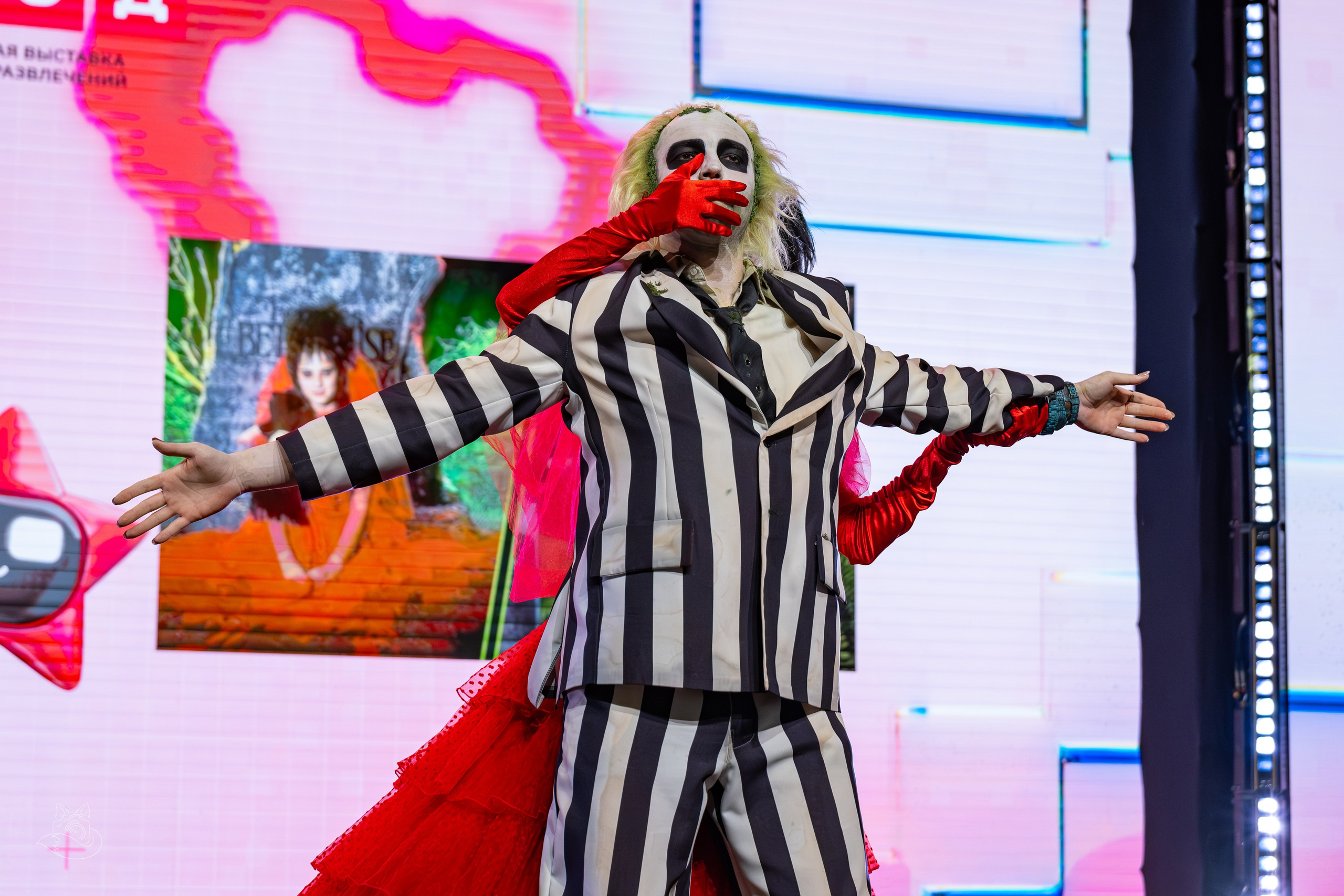 Сцена РЭД ЭКСПО 2024. Косплей фотограф