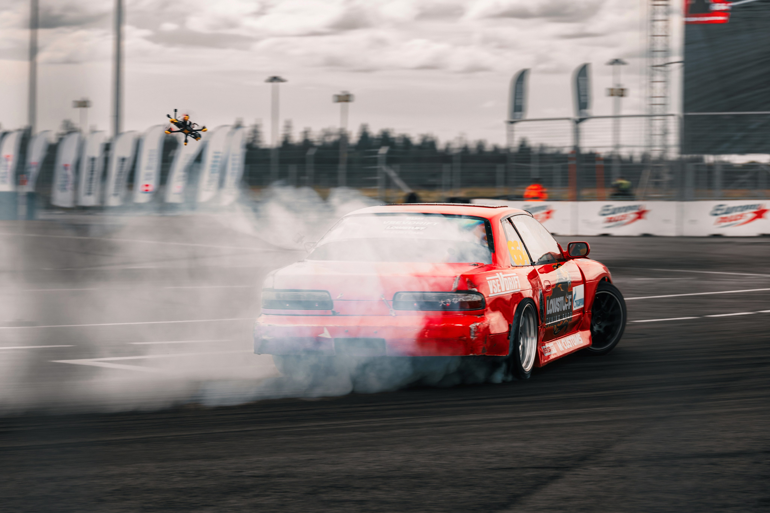 IDDC Этап 2: Бетонный Колизей и блогеры в деле