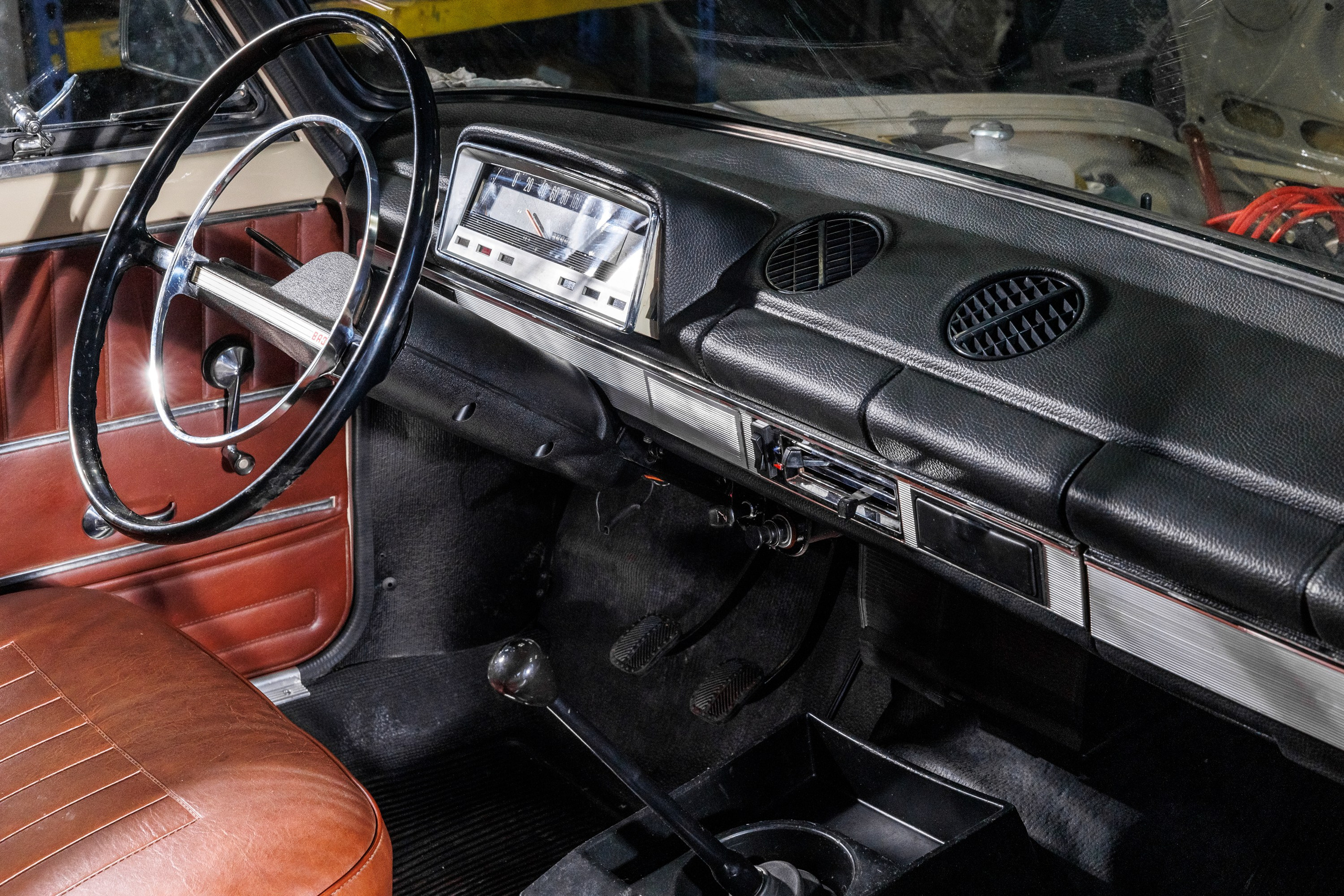 Автомобильная фотосъемка ВАЗ 2101 после реставрации в Бюро "Наследие"