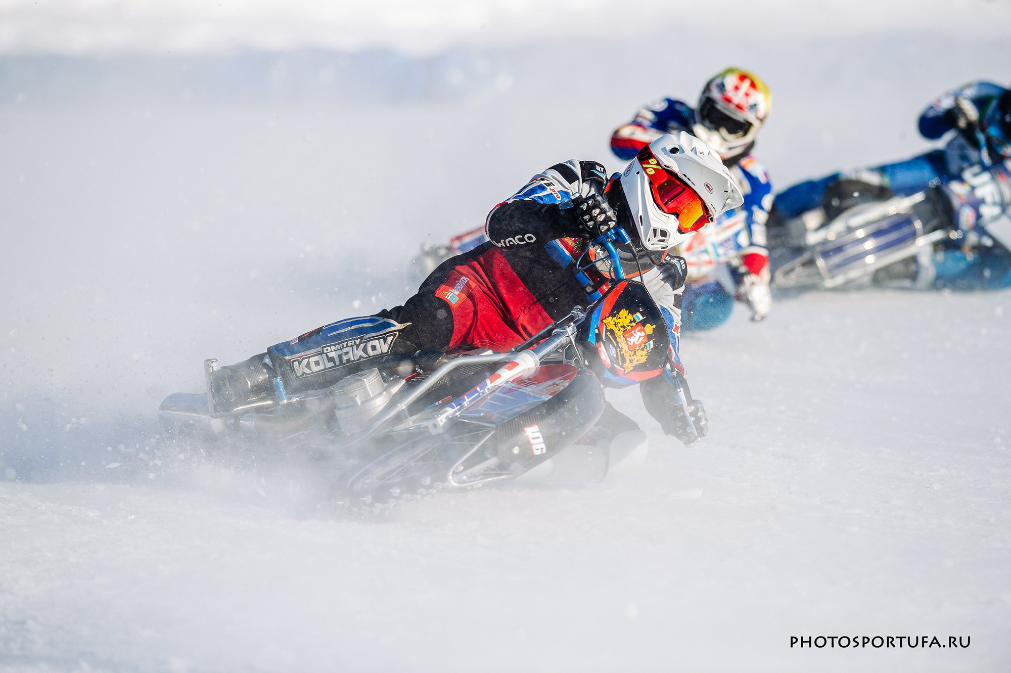 Мотогонку на льду. Спортивный фотограф в Уфе Евгений Буров