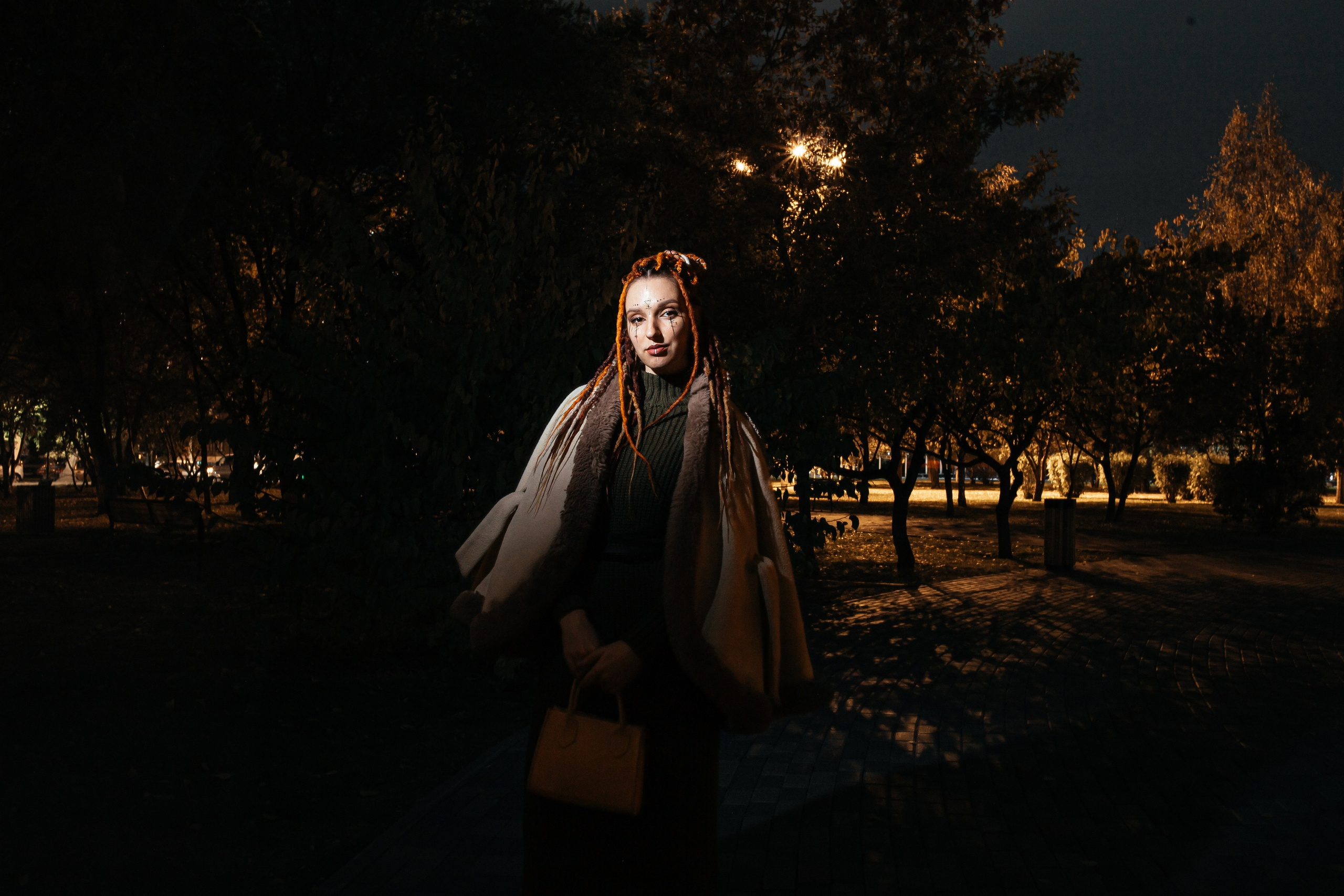 Марина. Фотосессия с фаерами. Фотограф Регина Крикунова г. Красноярск