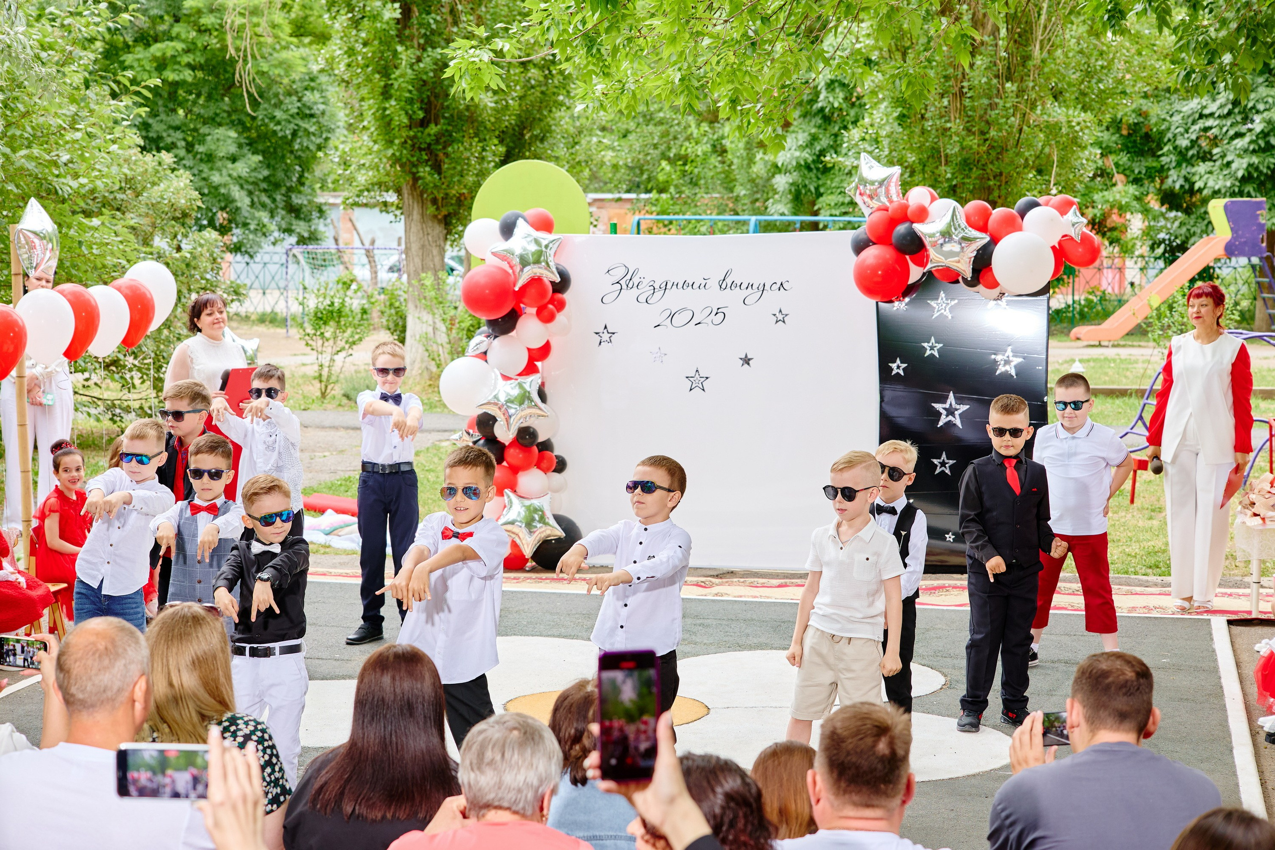 Выпускной 45 сад. Фотограф Выпускные альбомы Таганрог Сергей Коробченко