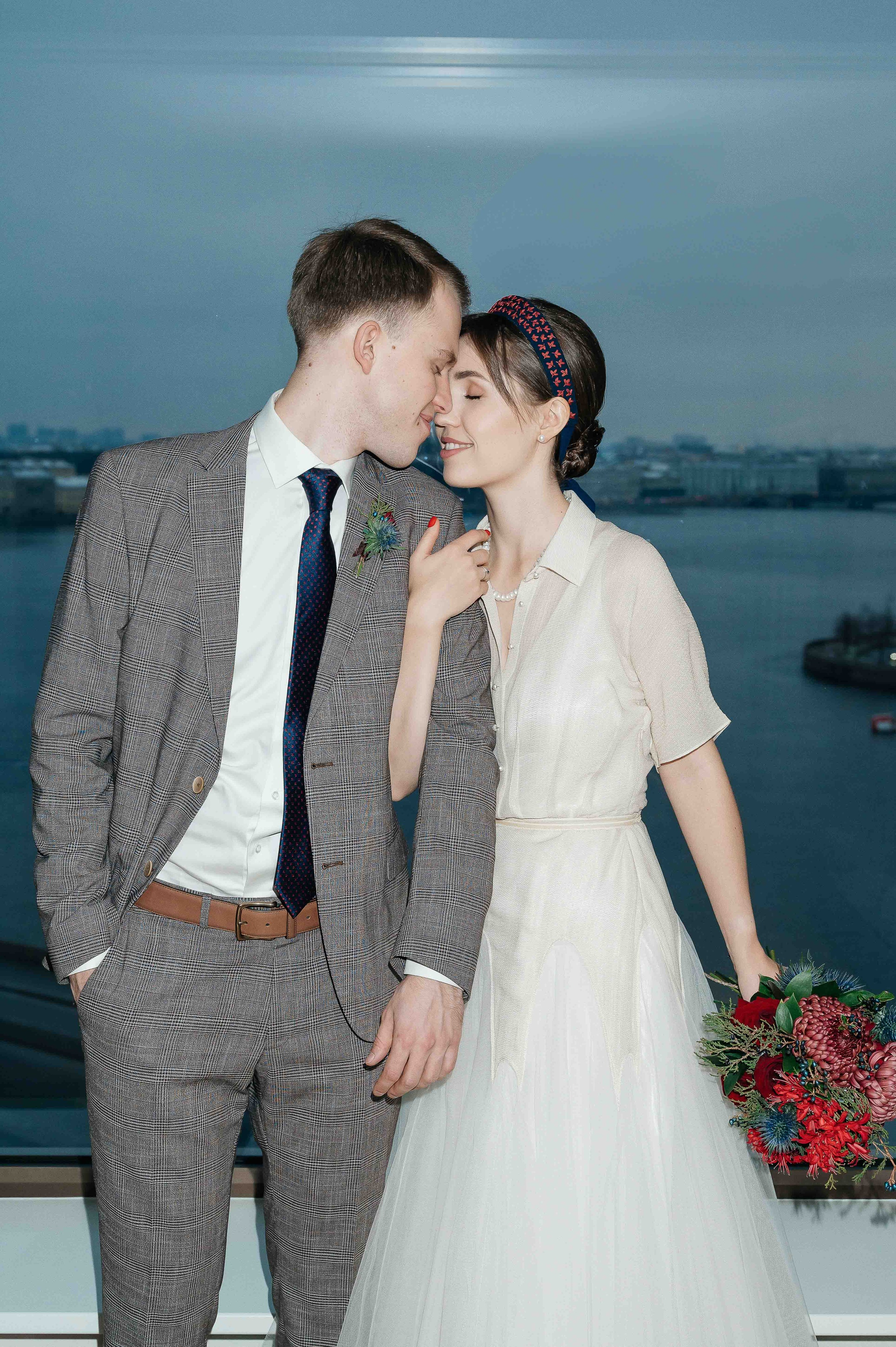 Утро невесты в гостинице. Свадебный и семейный фотограф в Котласе Никита Попов