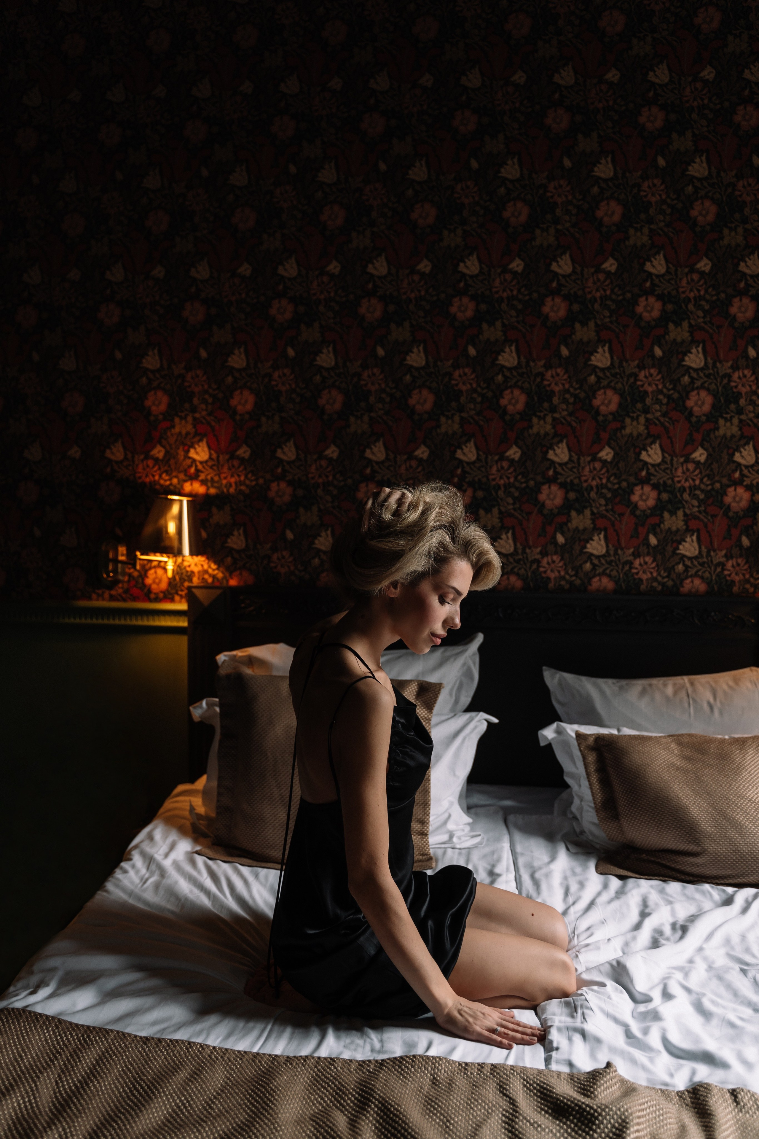 Будуарная история в отеле. Портретный фотограф в Москве