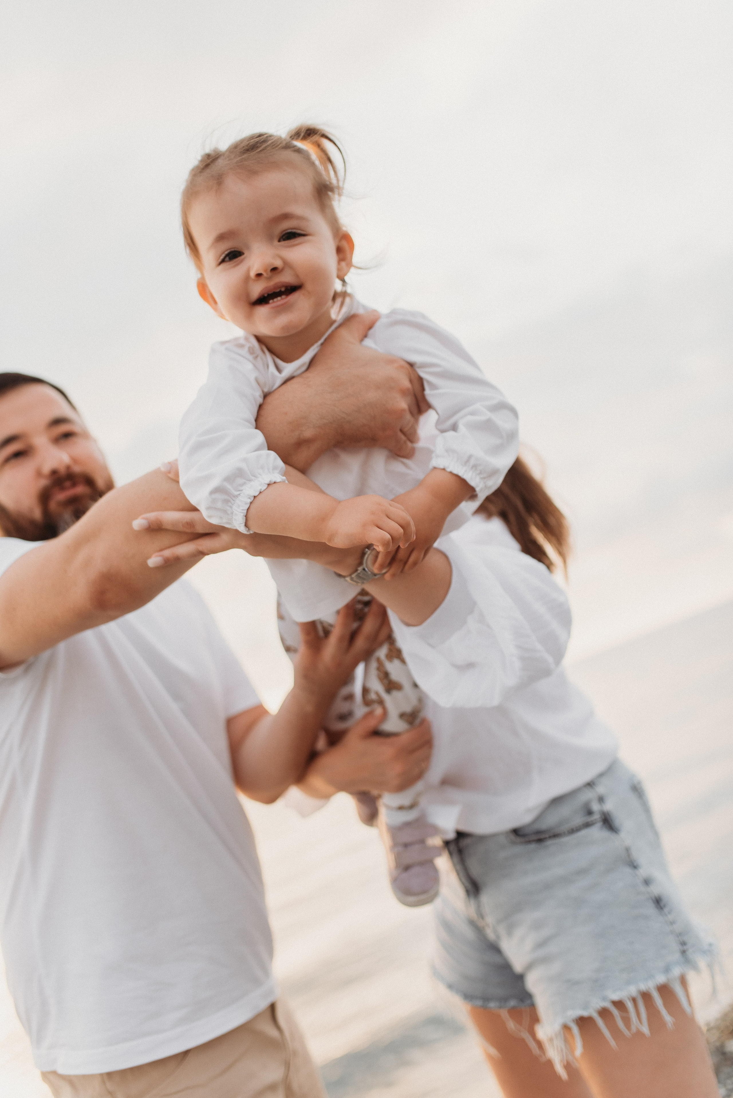 Семейная фотосессия на море на пляже в Сочи и Сириусе. Фотограф в Сочи — Маргарита Поганова