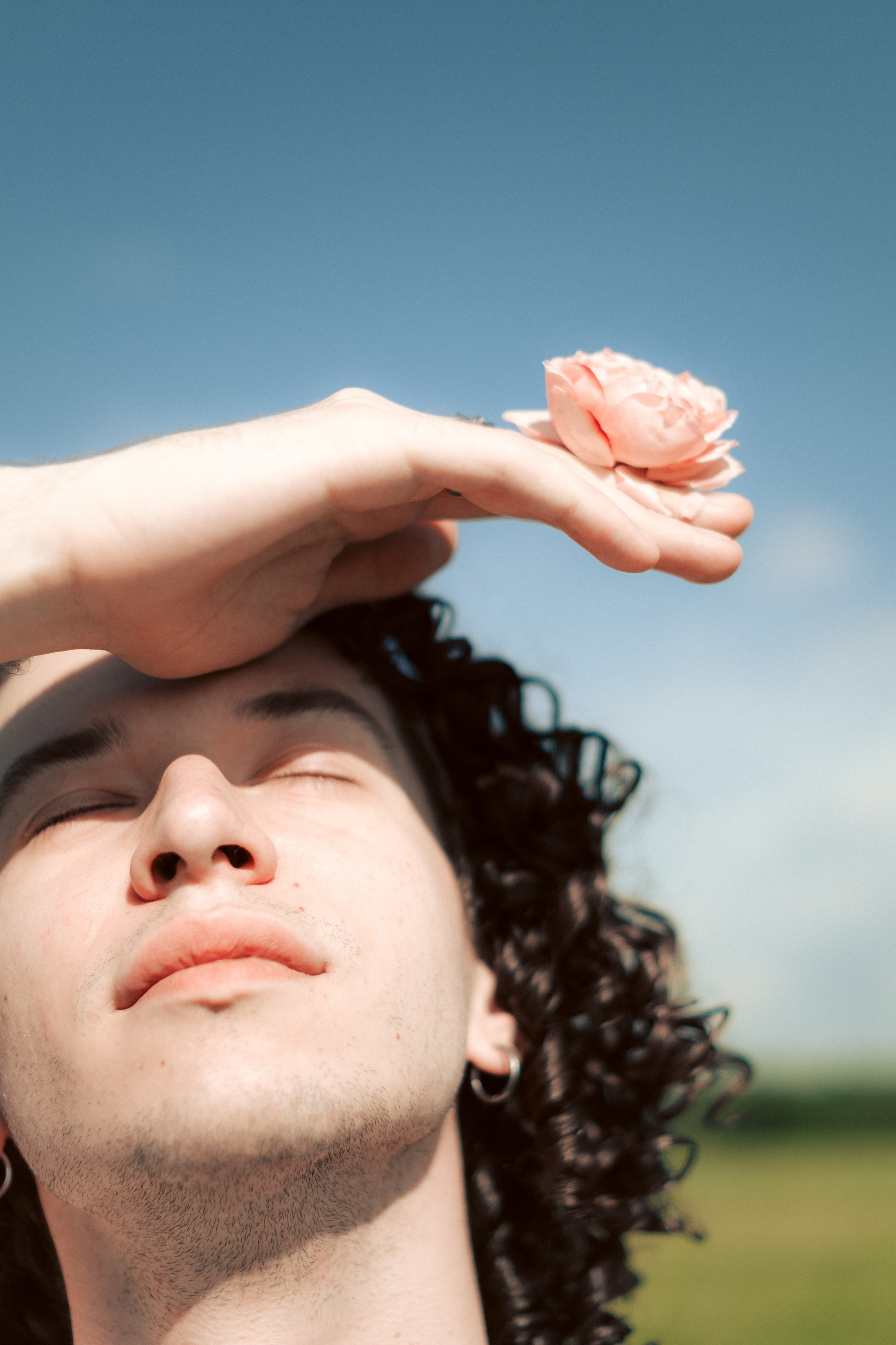 Костя. Съёмка с цветами в поле. Lickord