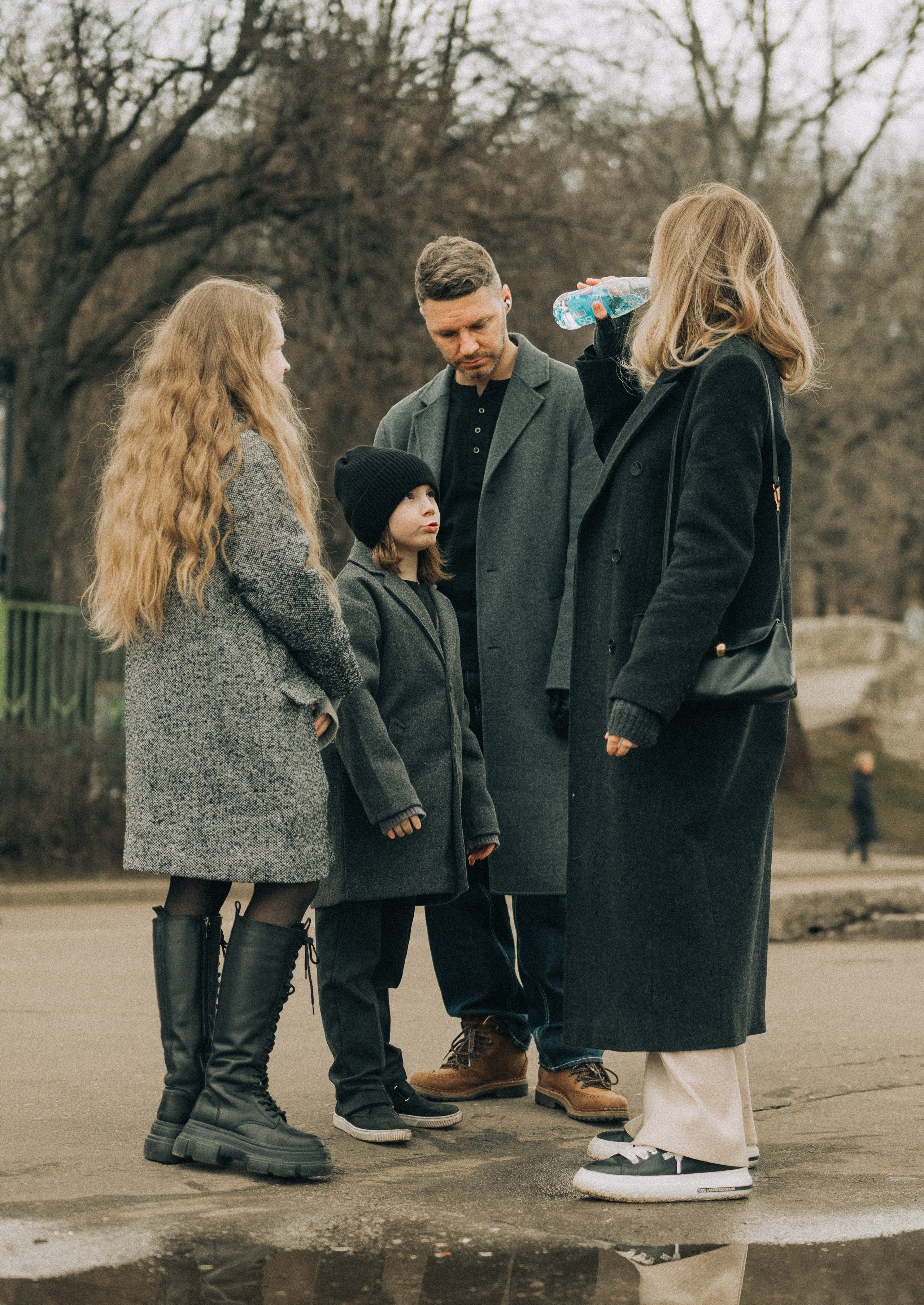 Весенняя прогулка. Аня, Егор, Эми и Миша. Семейный фотограф в Москве Дарья Пузикова