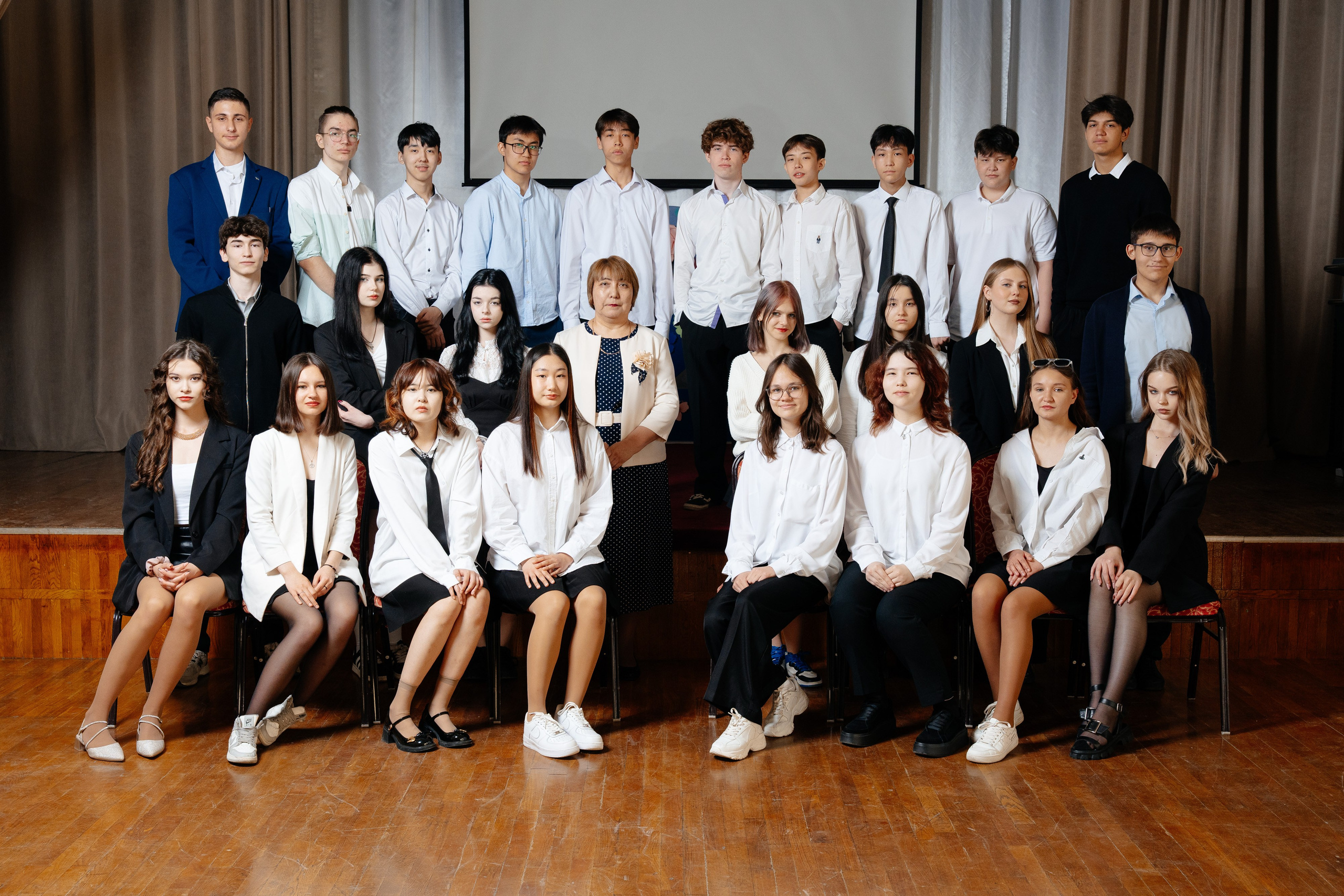 Общие кадры в школе. Выпускные альбомы в Нур-Султане (Астана) и по всему Казахстану