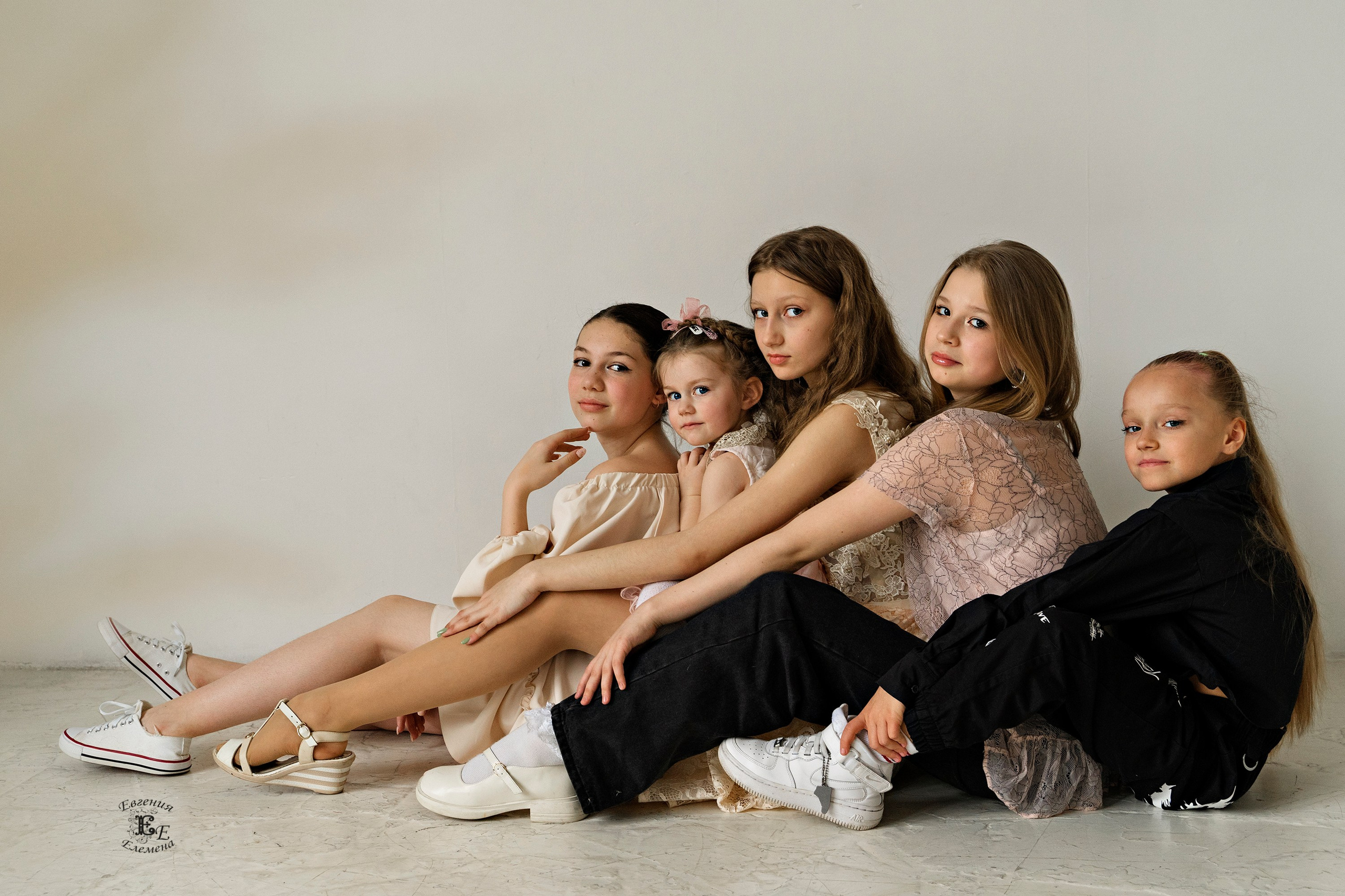 Фотосъемка Таисии и подружек. Семейный и портретный фотограф в Санкт-Петербурге Евгения Елемена