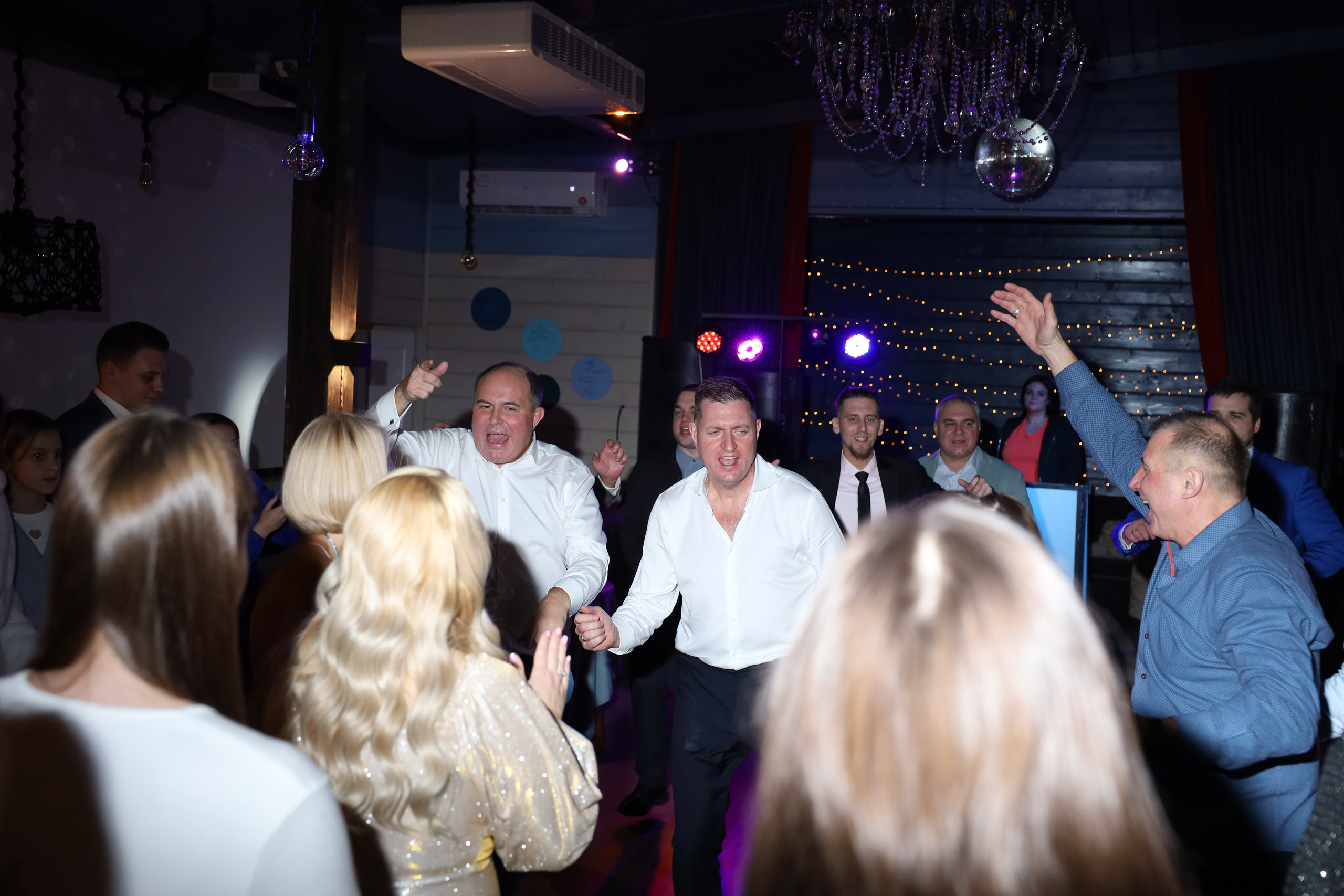 𝒜𝓇𝓉𝑒𝓂 & 𝐿𝓎𝓊𝓈𝓎𝒶 (𝓇𝑒𝓈𝓉𝒶𝓊𝓇𝒶𝓃𝓉). 𝑀𝑜𝓈𝒸𝑜𝓌. Свадебный фотограф в Санкт-Петербурге