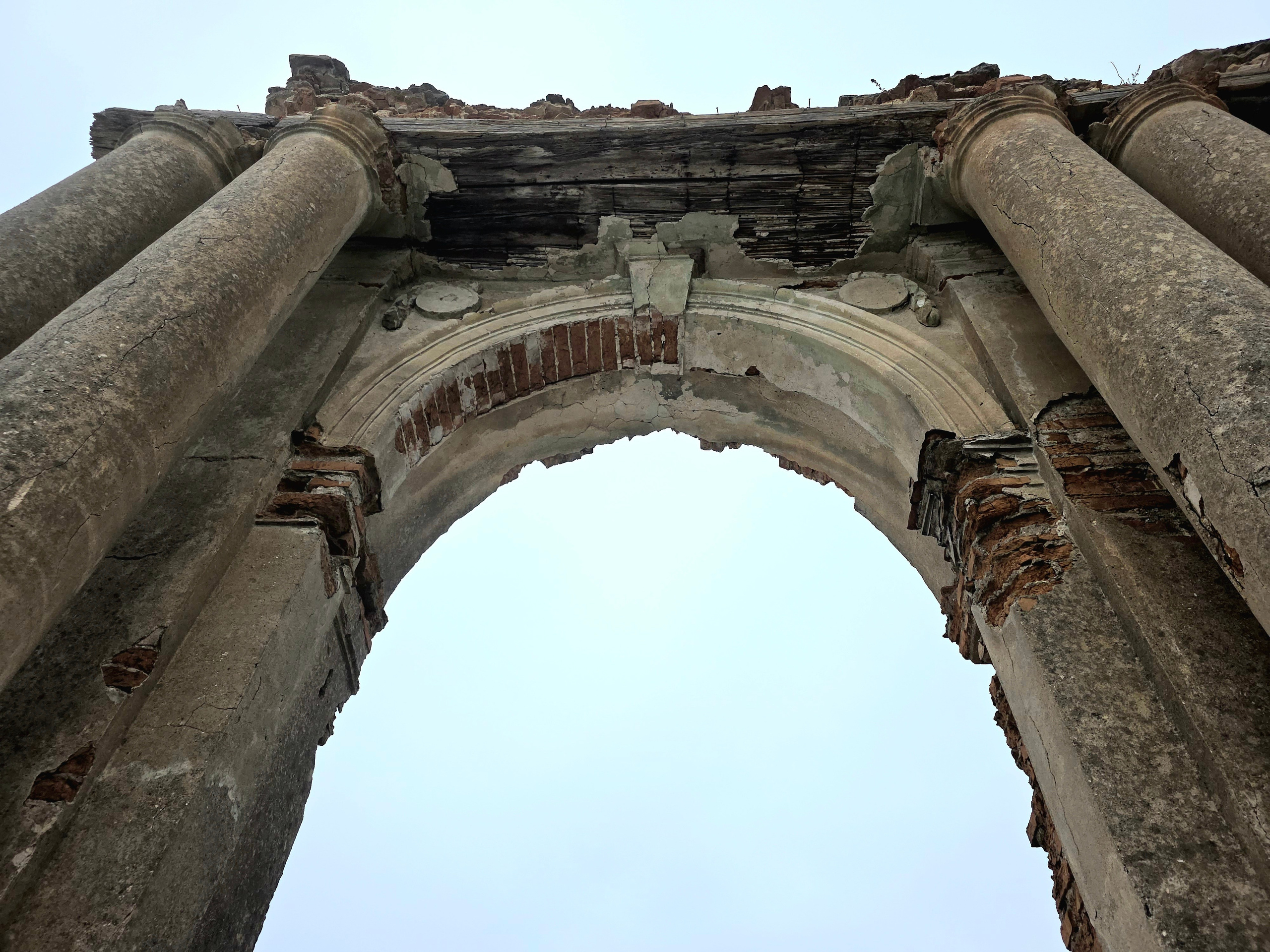 Развалины несут в себе что-то романтичное