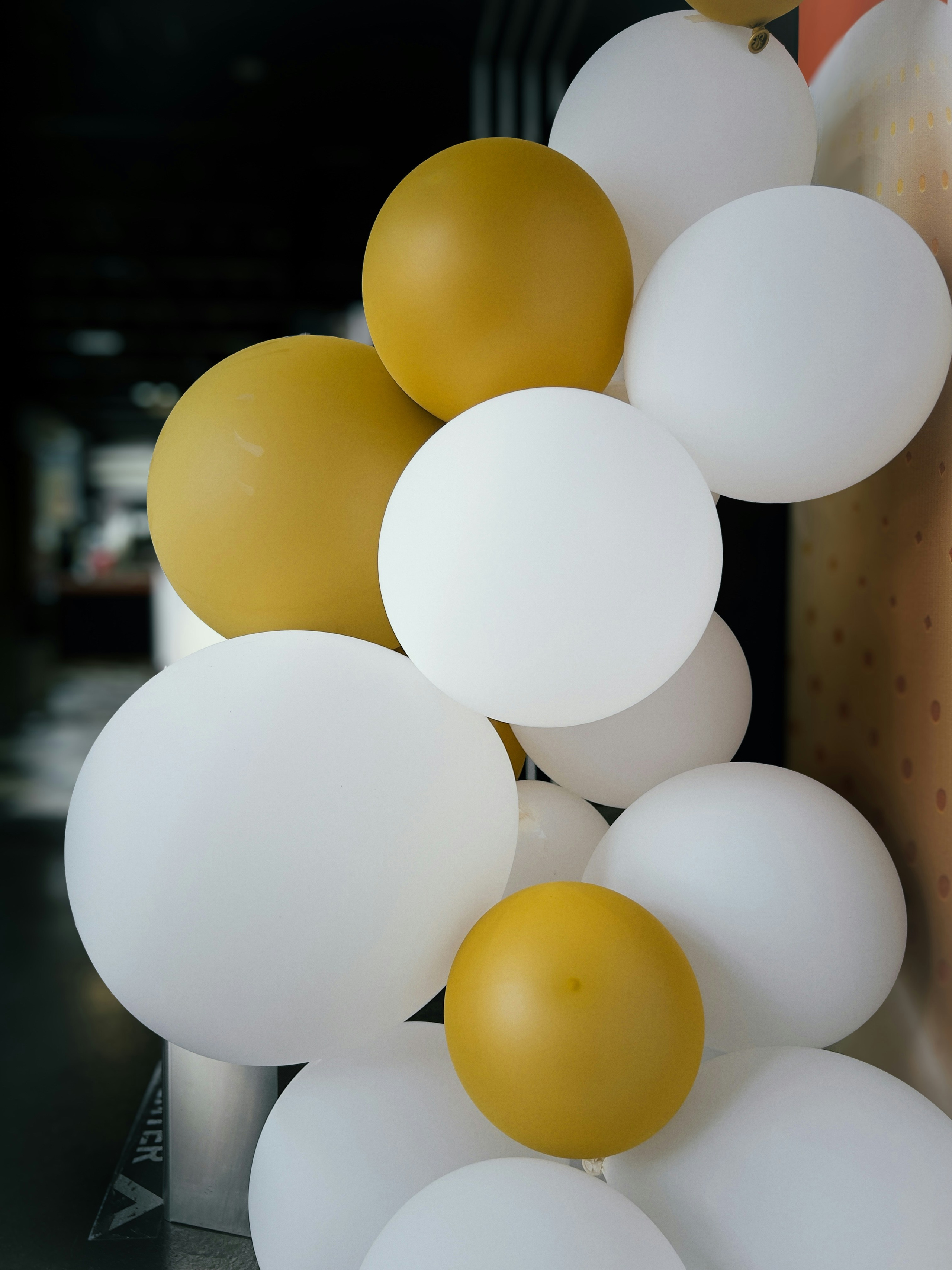 Свадебные. Доставка воздушных шаров по Санкт-Петербургу и лен. области