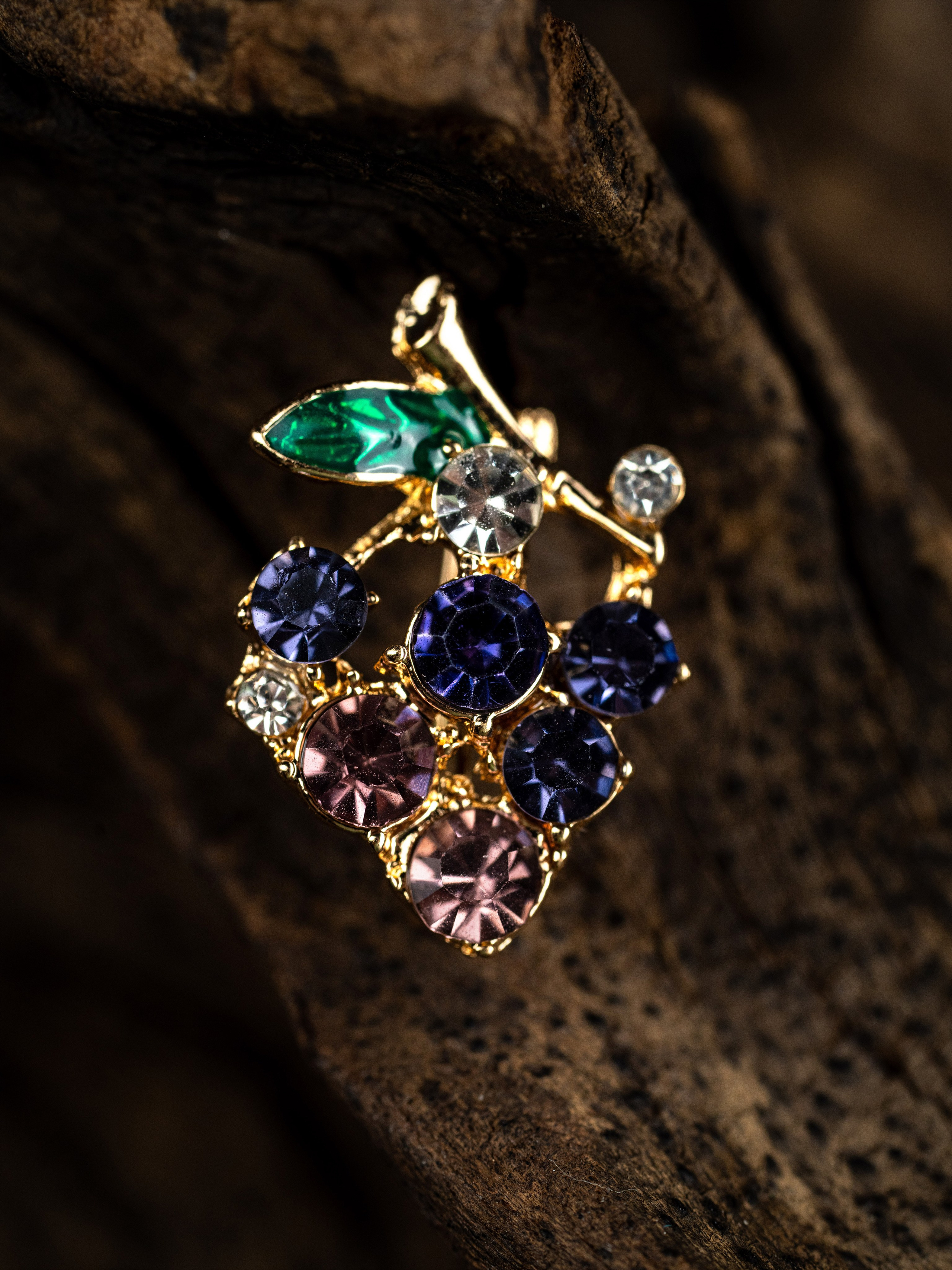 Броши, предметная съемка, съемка для маркетплейсов, товарная съемка. Олейник Денис — предметный фотограф, фотограф для маркетплейсов в Казани