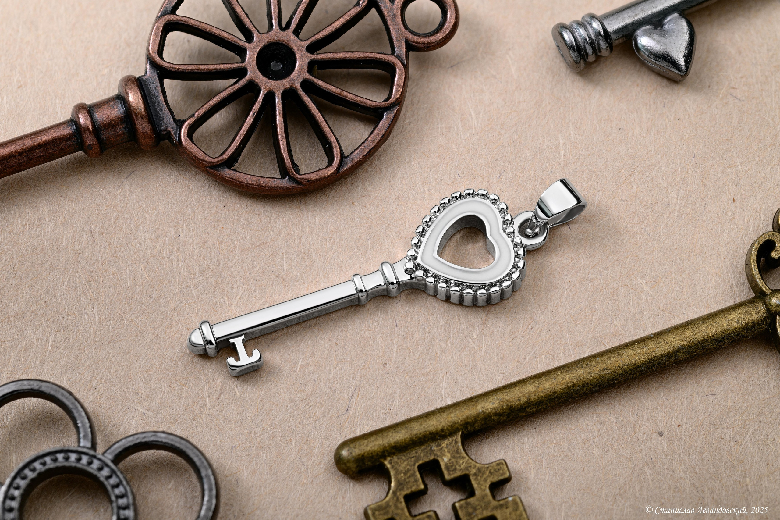 Предметы с глянцевой поверхностью. Предметный фотограф в Москве Станислав Левандовский