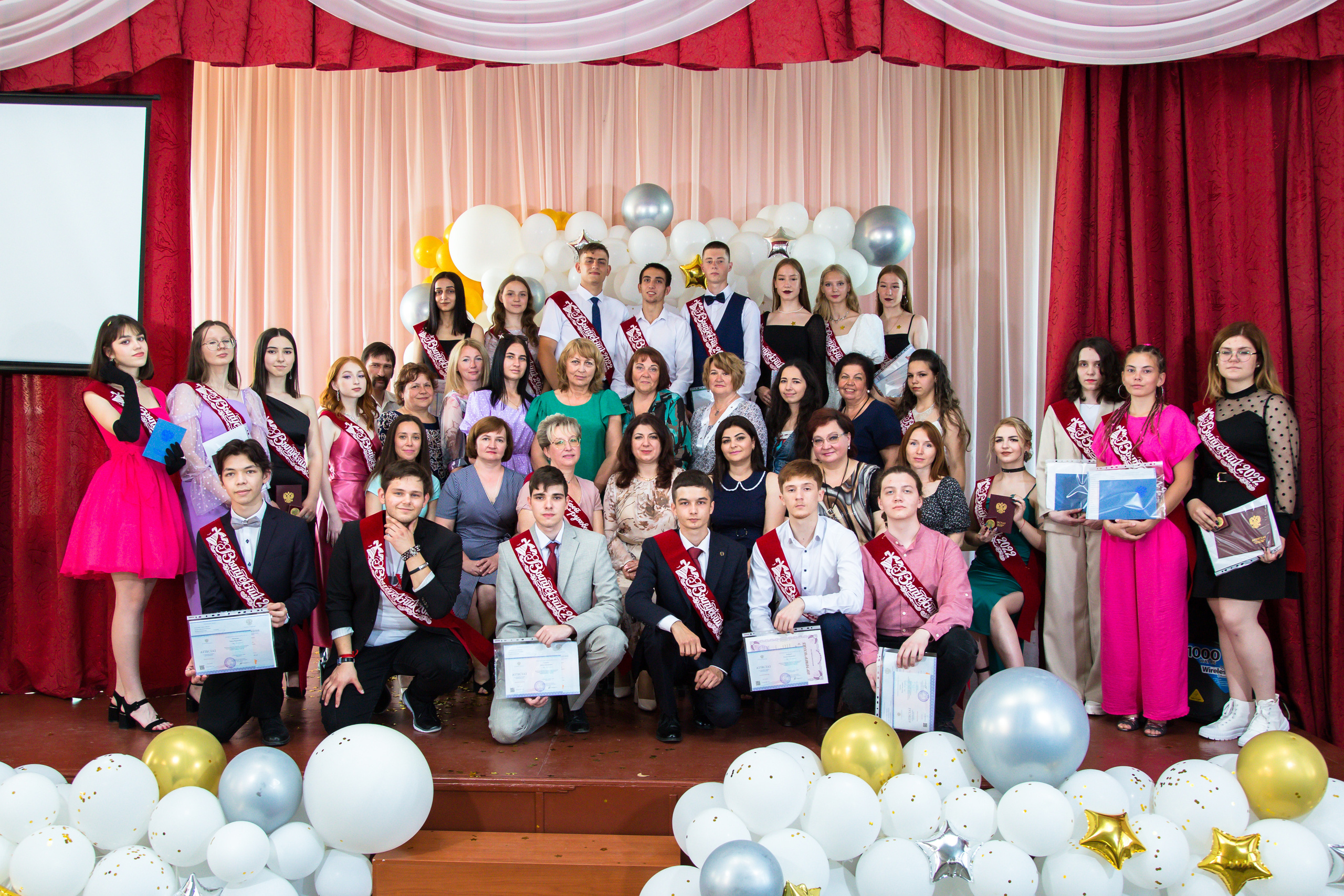 Вручение дипломов МОУ СОШ № 52. Выпускные альбомы Саратов Энгельс фотограф Титова Ирина