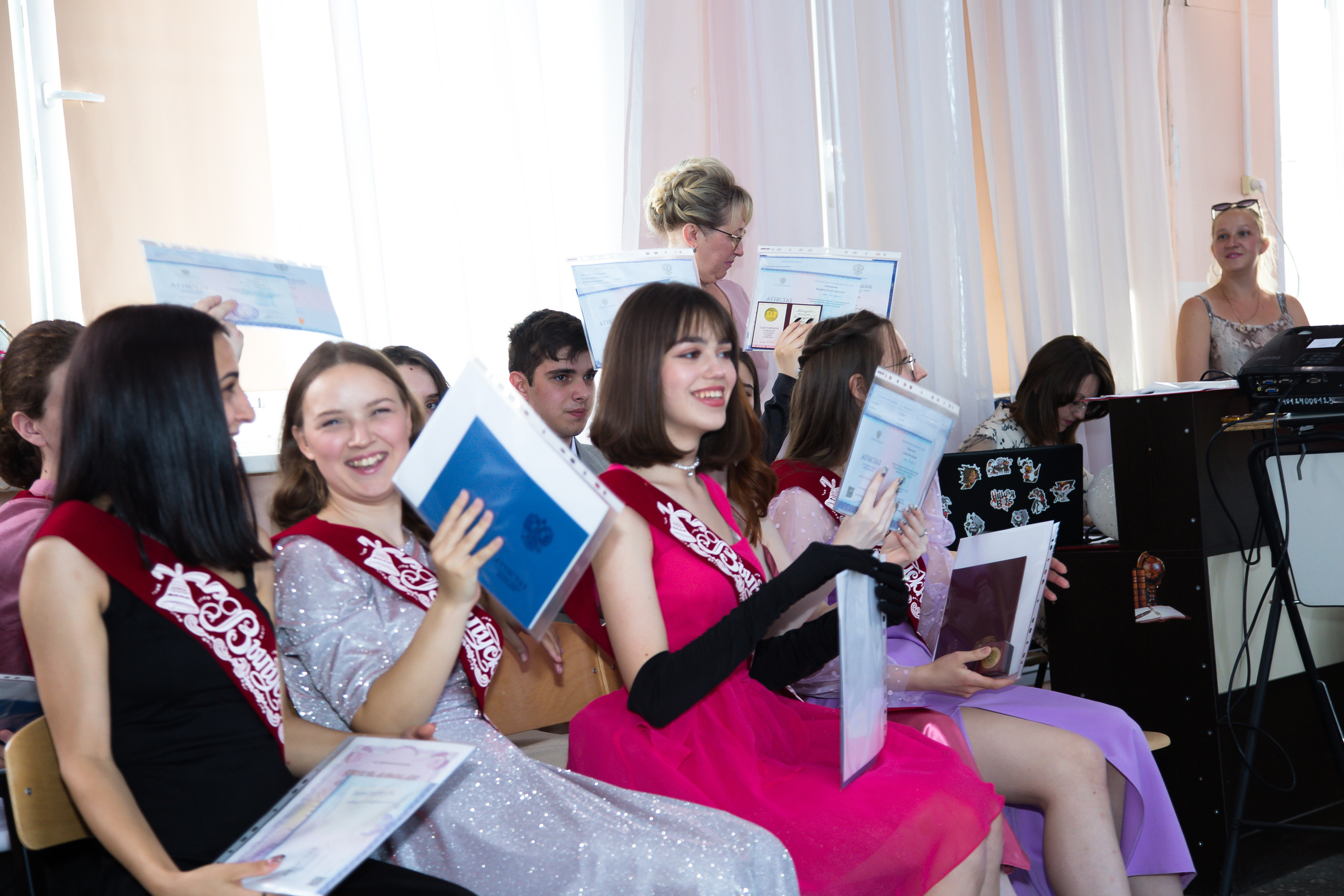 Вручение дипломов МОУ СОШ № 52. Выпускные альбомы Саратов Энгельс фотограф Титова Ирина