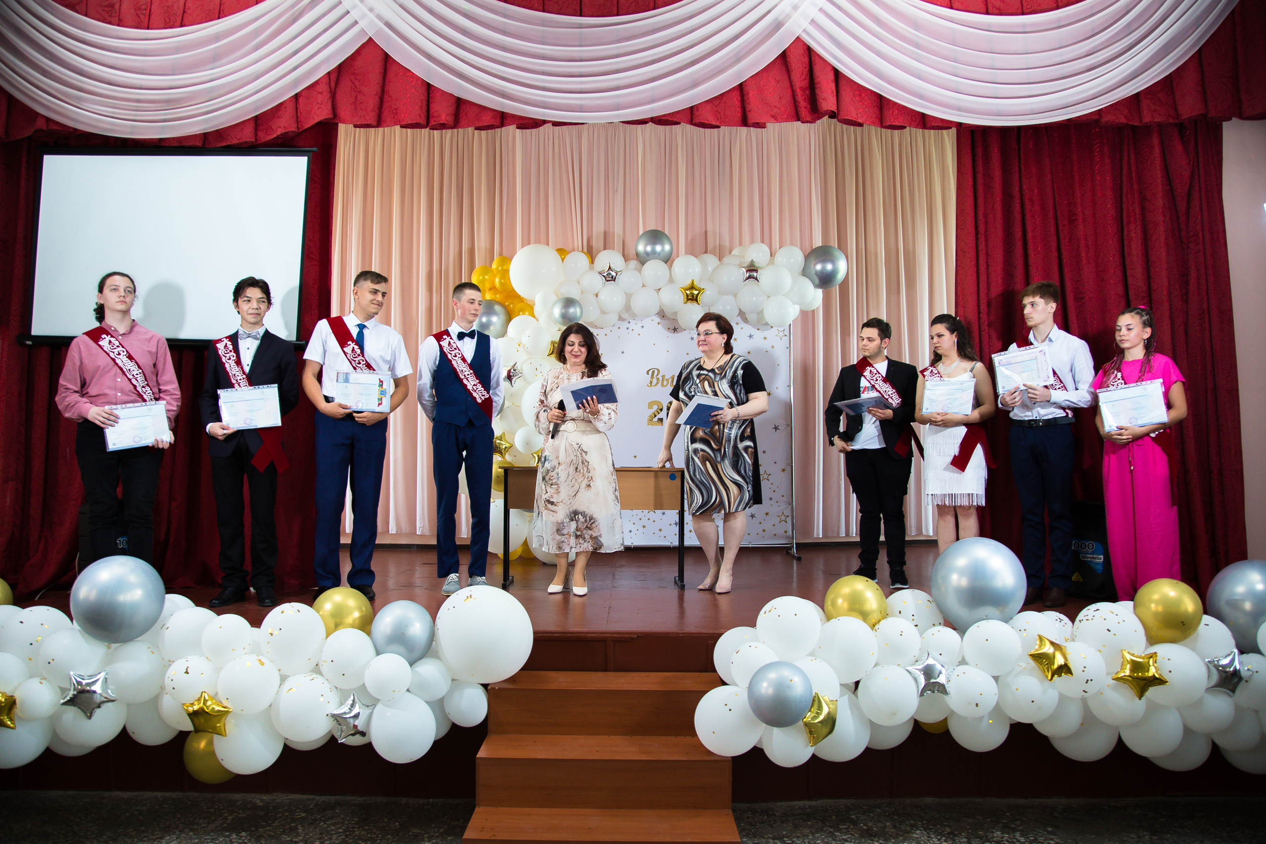 Вручение дипломов МОУ СОШ № 52. Выпускные альбомы Саратов Энгельс фотограф Титова Ирина