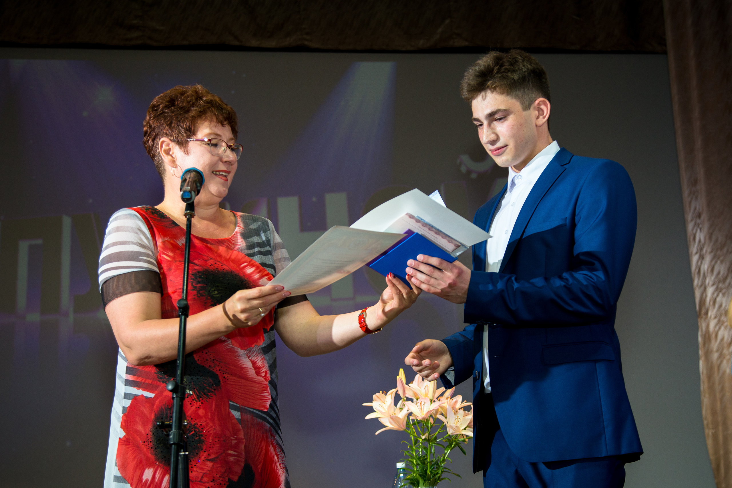 Вручение дипломов МОУ СОШ № 4 Маркс. Выпускные альбомы Саратов Энгельс фотограф Титова Ирина