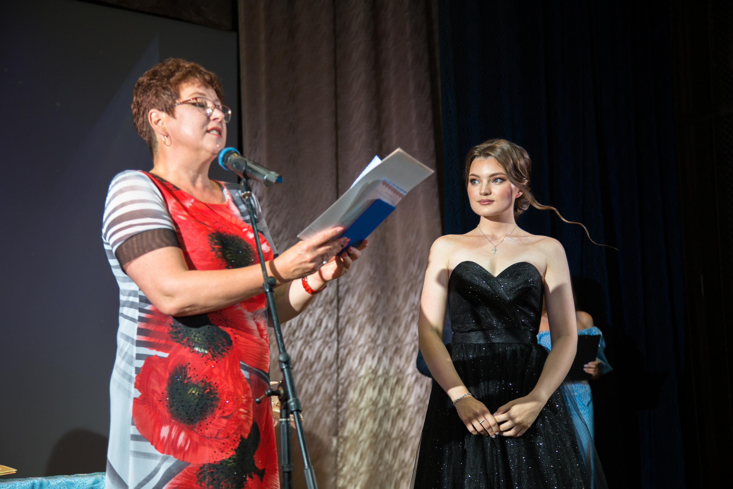 Вручение дипломов МОУ СОШ № 4 Маркс. Выпускные альбомы Саратов Энгельс фотограф Титова Ирина