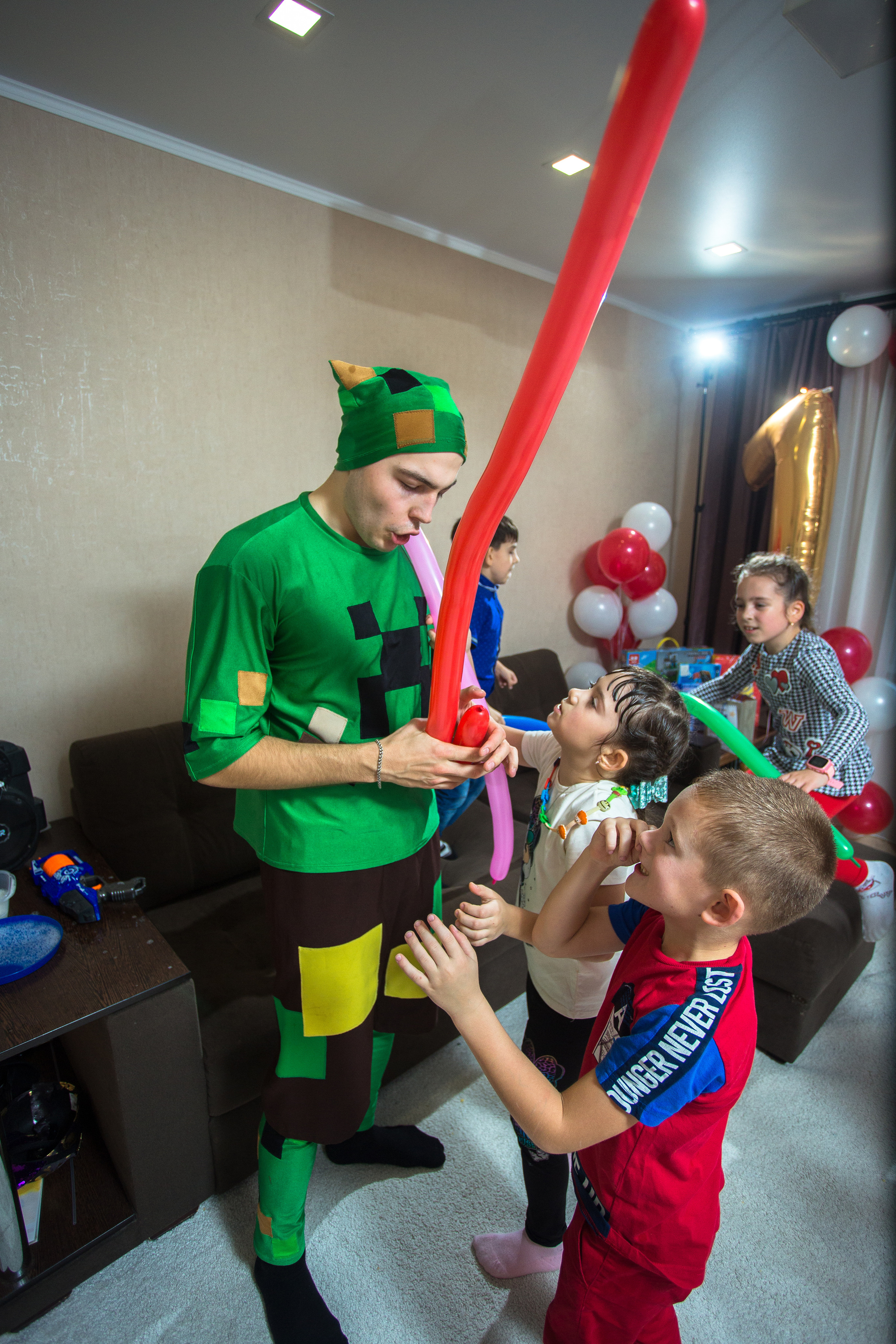 День рождения дома. Выпускные альбомы Саратов Энгельс фотограф Титова Ирина