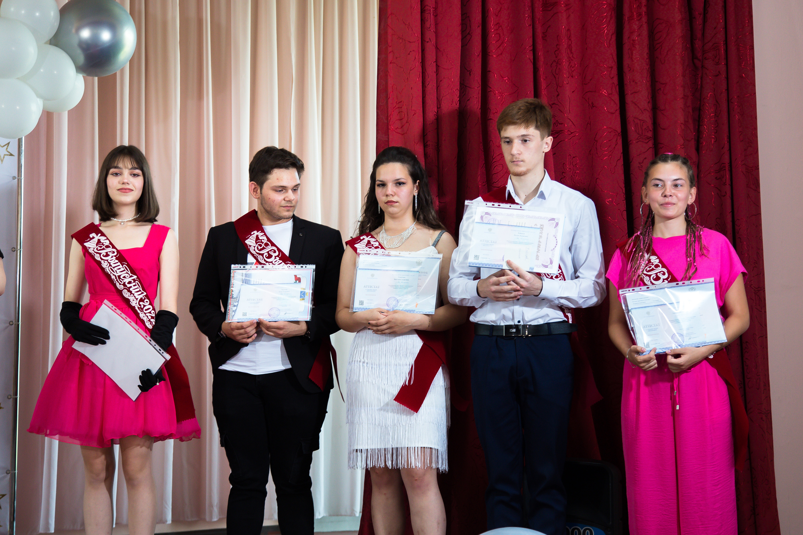 Вручение дипломов МОУ СОШ № 52. Выпускные альбомы Саратов Энгельс фотограф Титова Ирина