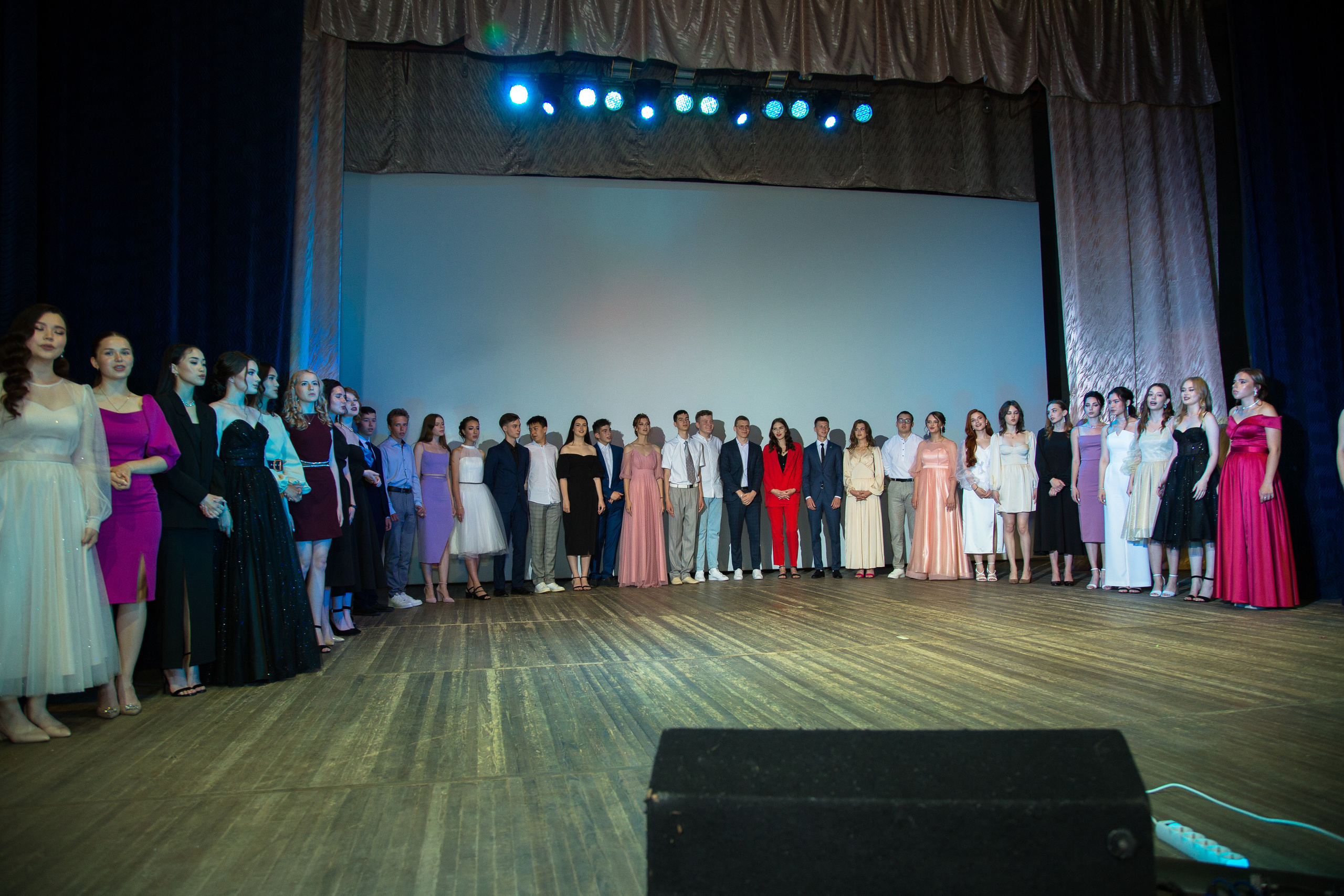 Вручение дипломов МОУ СОШ № 4 Маркс. Выпускные альбомы Саратов Энгельс фотограф Титова Ирина