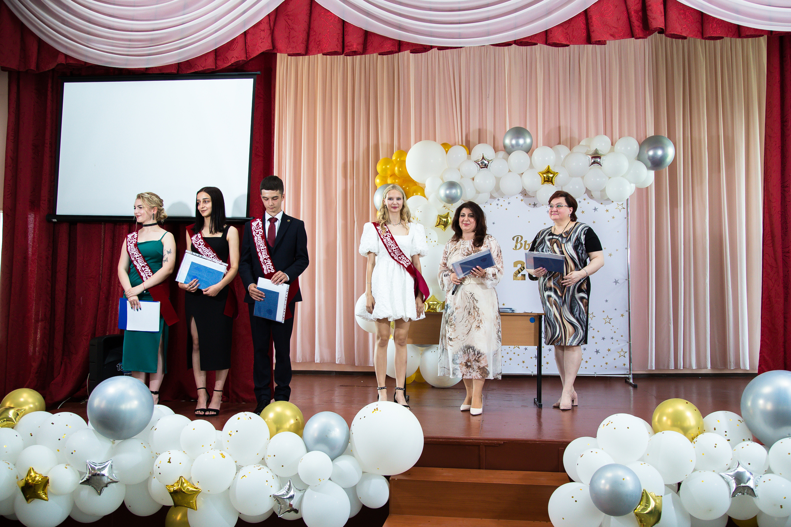 Вручение дипломов МОУ СОШ № 52. Выпускные альбомы Саратов Энгельс фотограф Титова Ирина