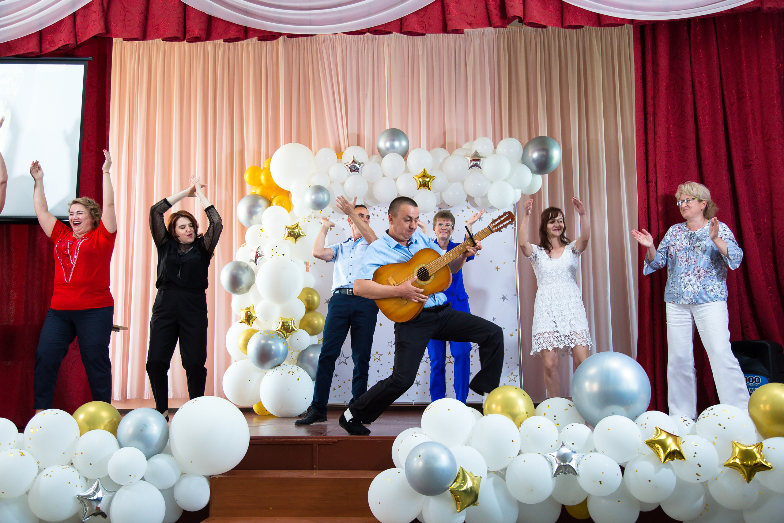 Вручение дипломов МОУ СОШ № 52. Выпускные альбомы Саратов Энгельс фотограф Титова Ирина