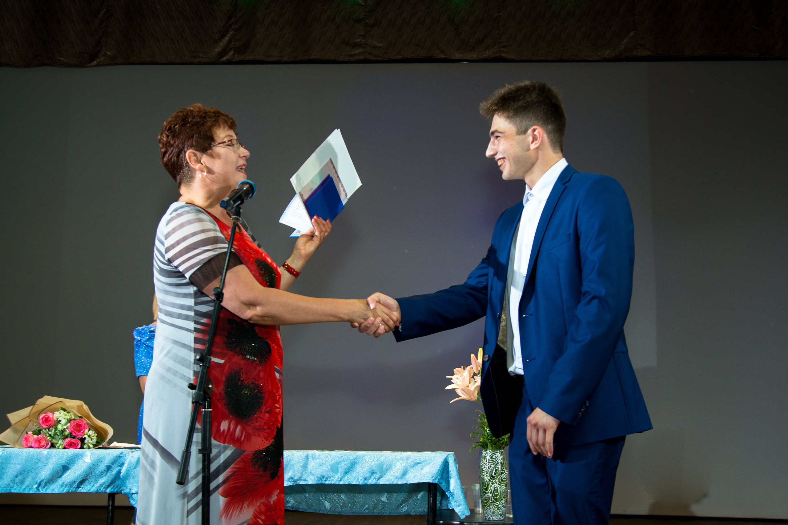 Вручение дипломов МОУ СОШ № 4 Маркс. Выпускные альбомы Саратов Энгельс фотограф Титова Ирина