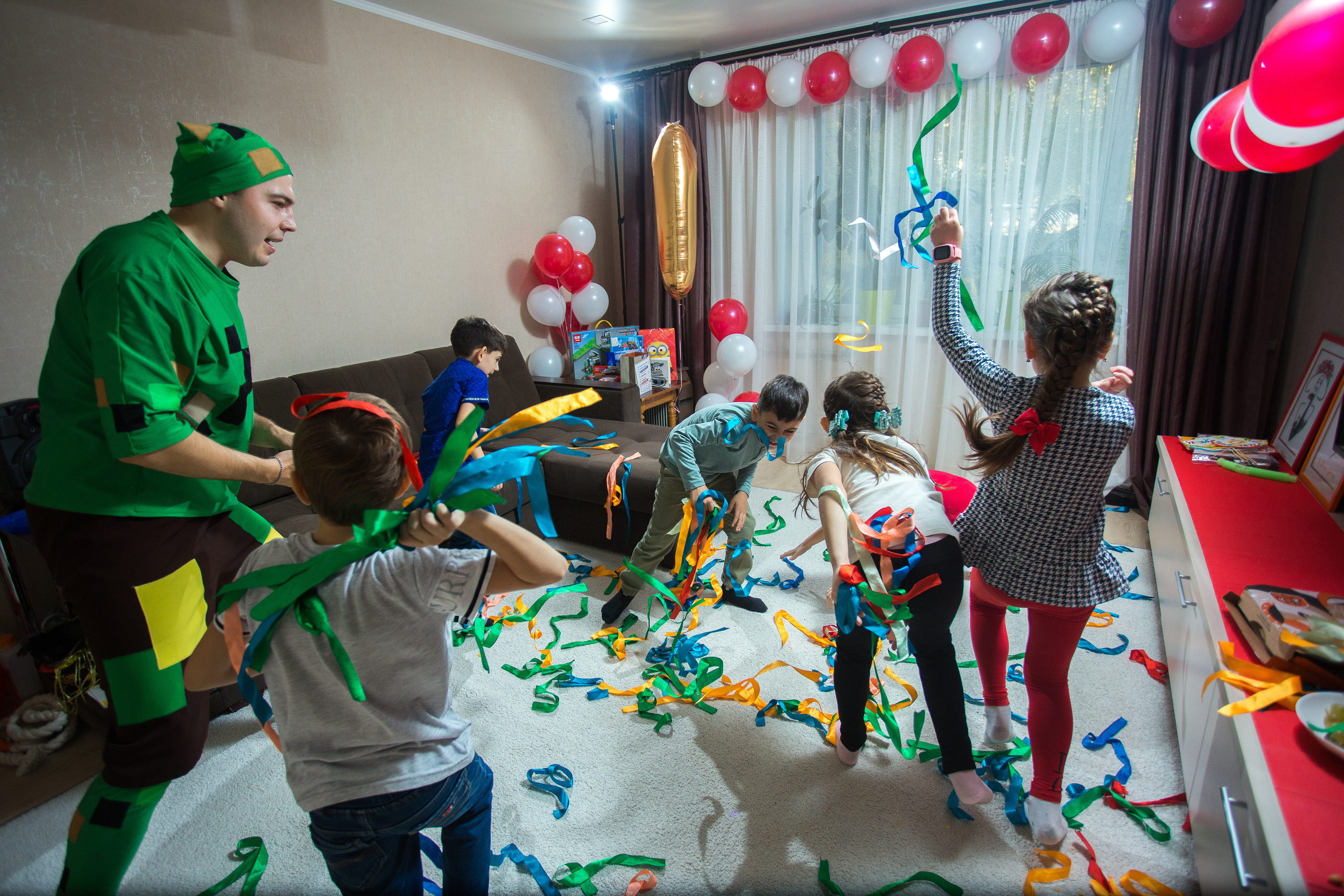 День рождения дома. Выпускные альбомы Саратов Энгельс фотограф Титова Ирина