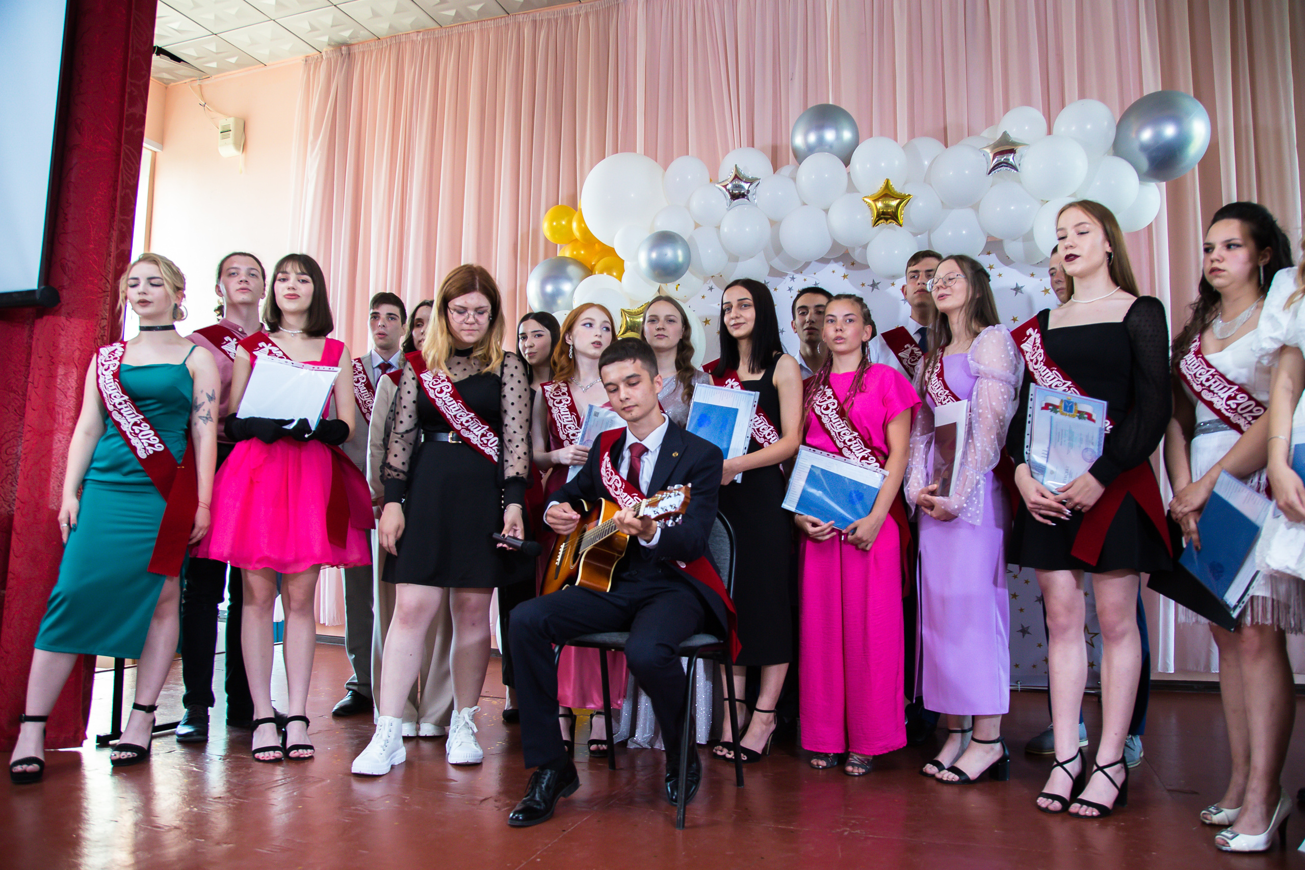 Вручение дипломов МОУ СОШ № 52. Выпускные альбомы Саратов Энгельс фотограф Титова Ирина